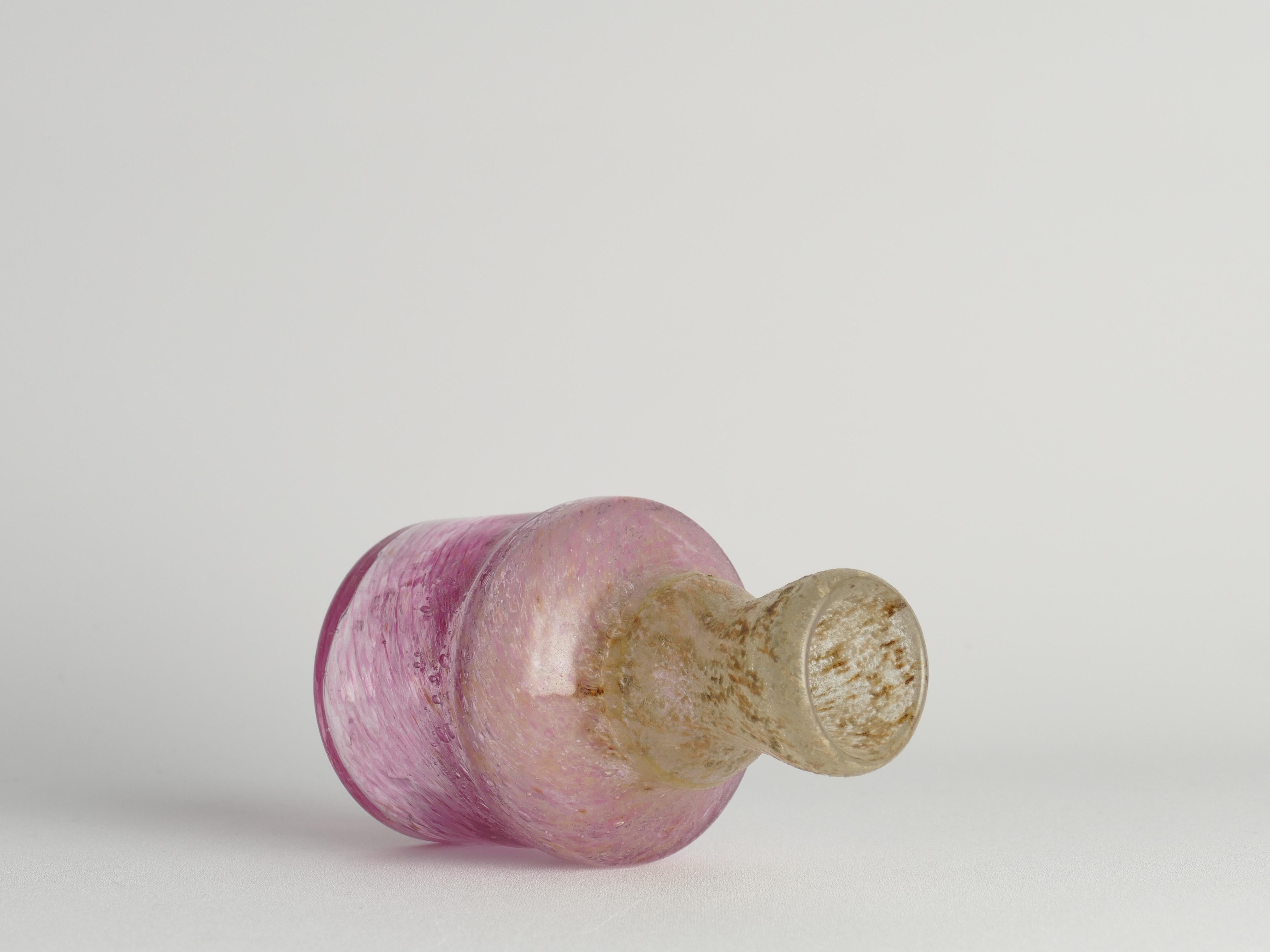 Einzigartige Vase aus rosa und gelbem Bubblegum-Kunstglas von Milan Vobruba, Schweden 1980er Jahre (Glaskunst) im Angebot