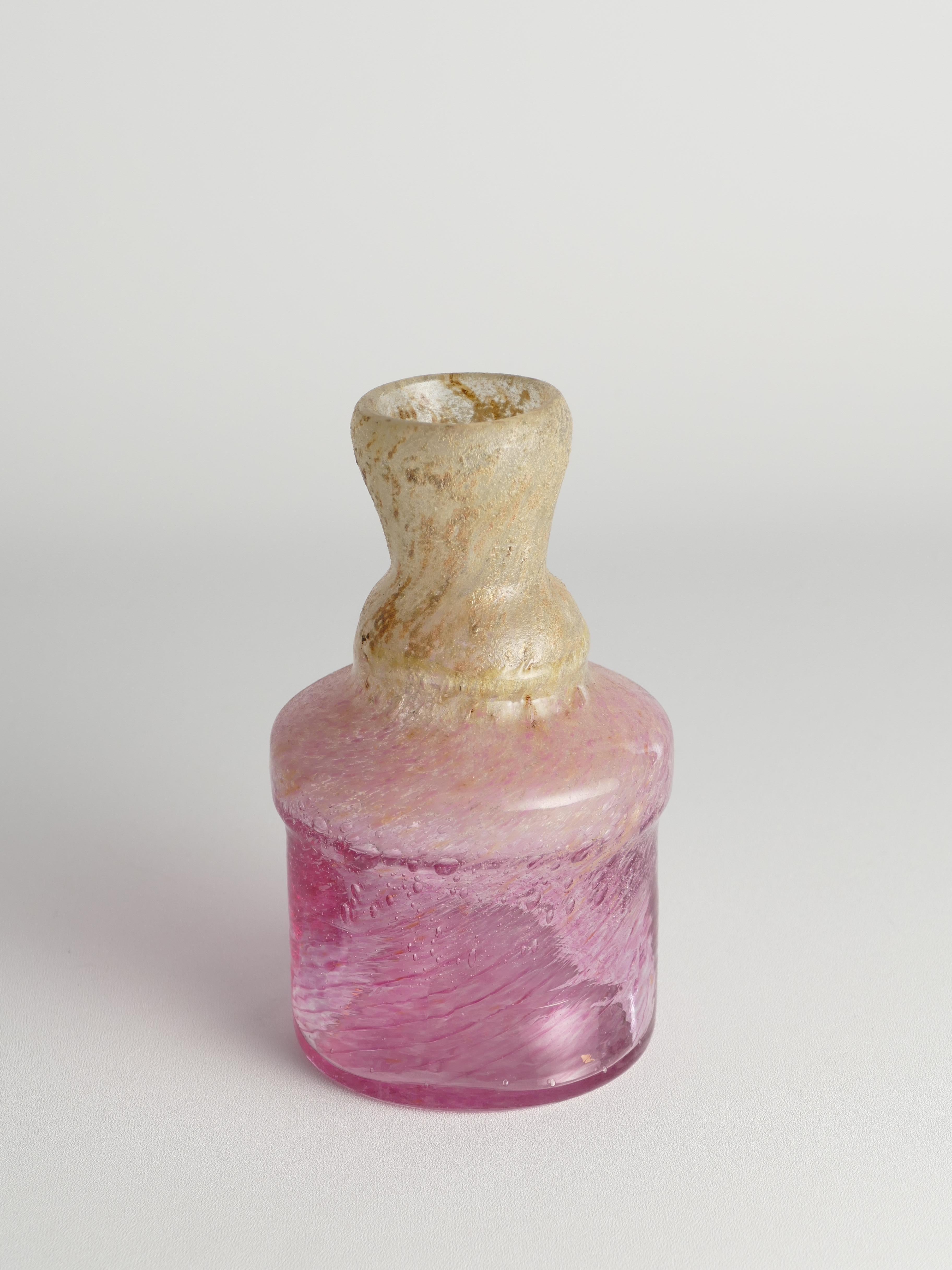 Einzigartige Vase aus rosa und gelbem Bubblegum-Kunstglas von Milan Vobruba, Schweden 1980er Jahre im Angebot 1