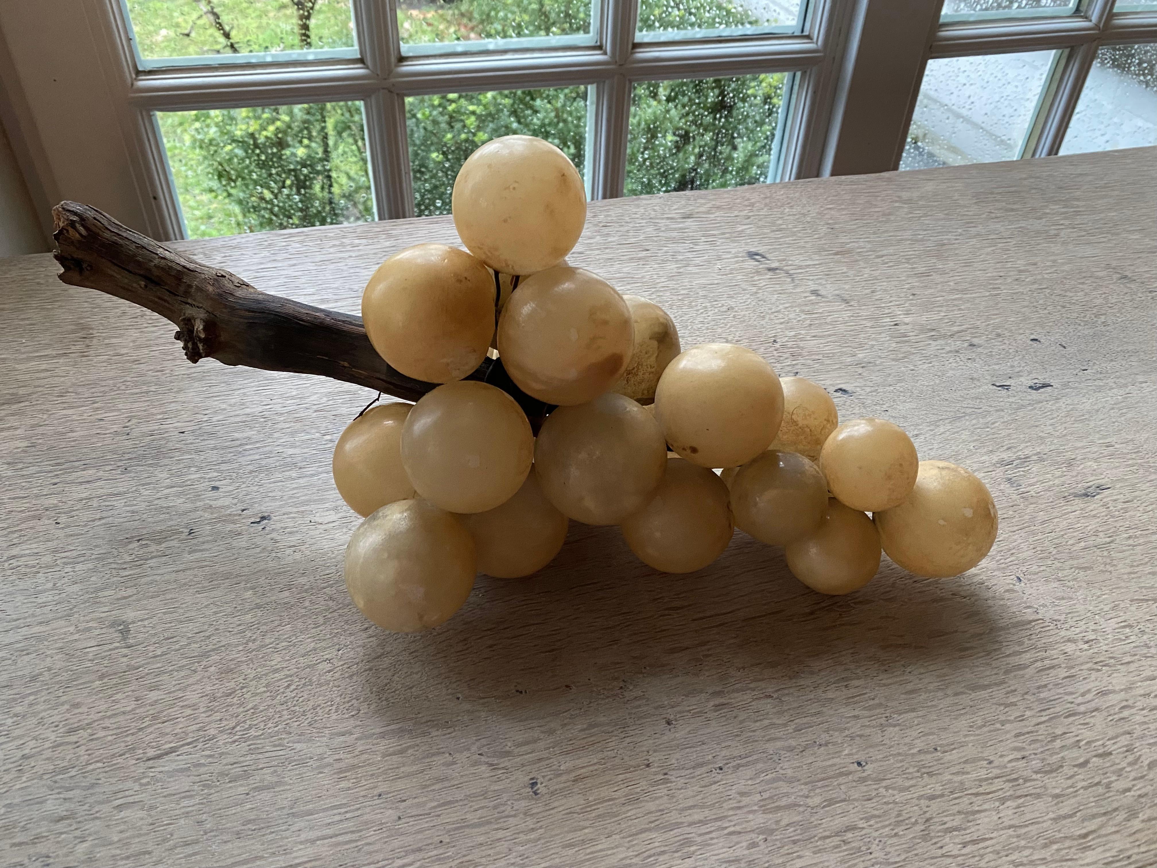 Bunch unique de raisins d'albâtre Bon état - En vente à Nijlen, BE