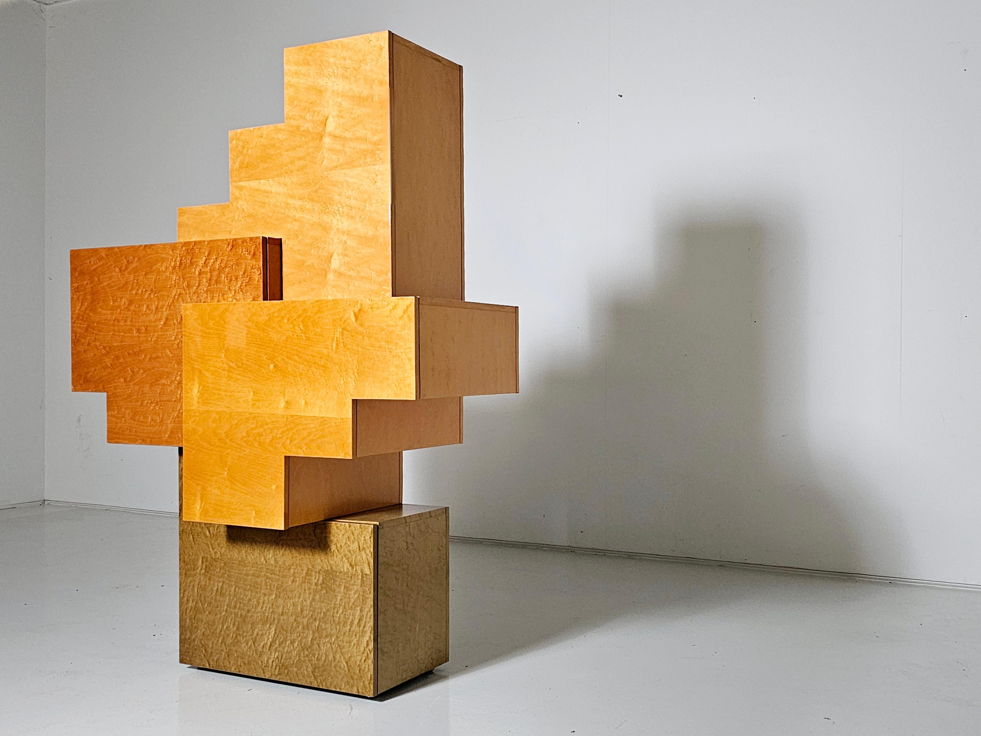 Fin du 20e siècle Meuble cubiste sculptural unique en bois de ronce, Italie, années 1990