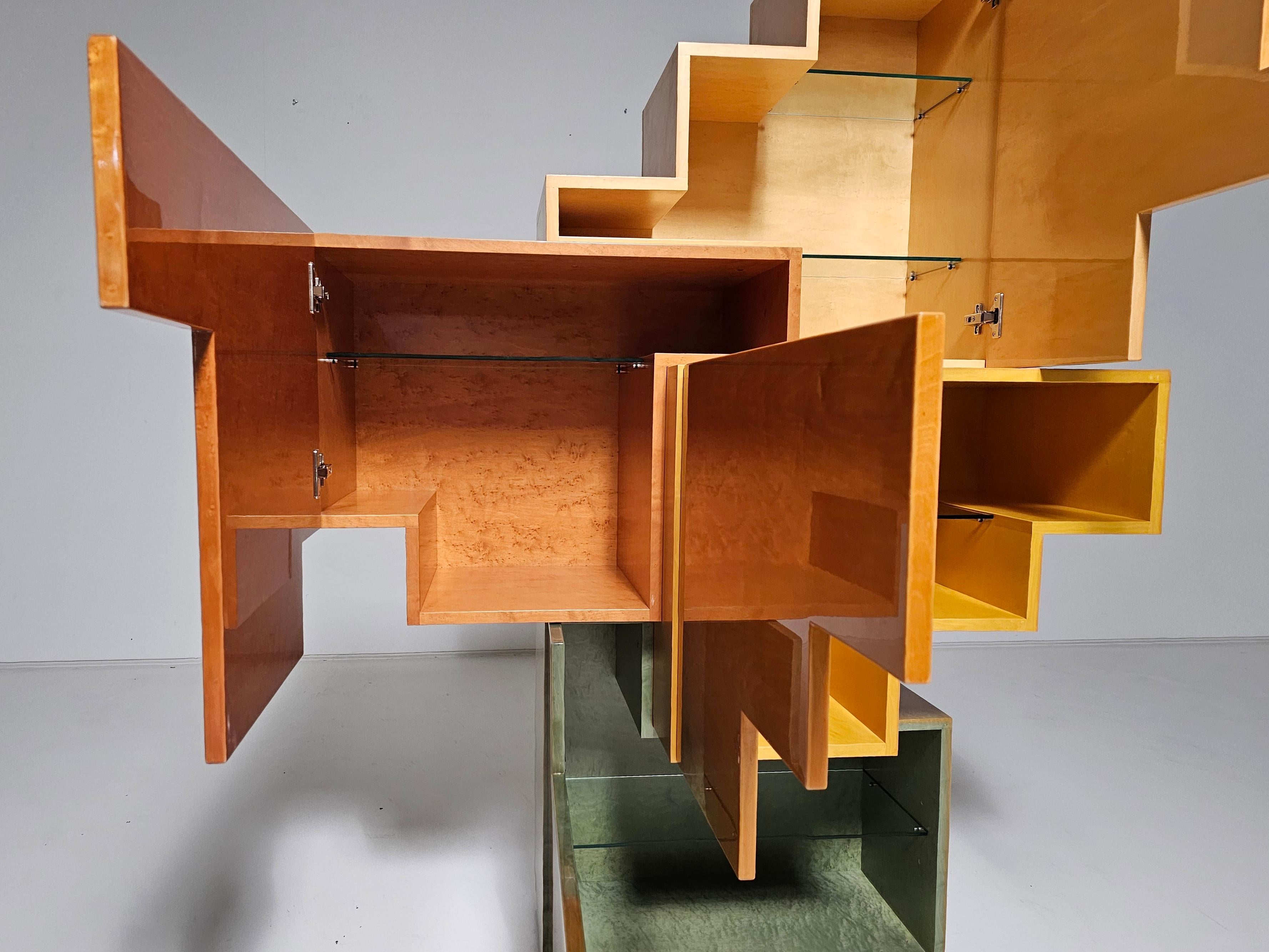 Meuble cubiste sculptural unique en bois de ronce, Italie, années 1990 1