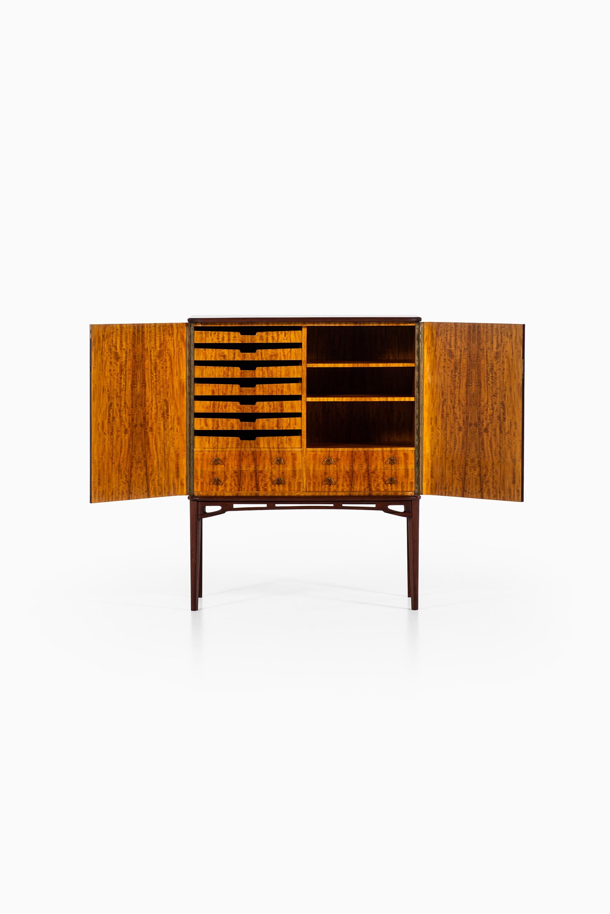 Mid-20th Century Unique Cabinet in Rosewood and Burlwood Produced in Sweden For Sale