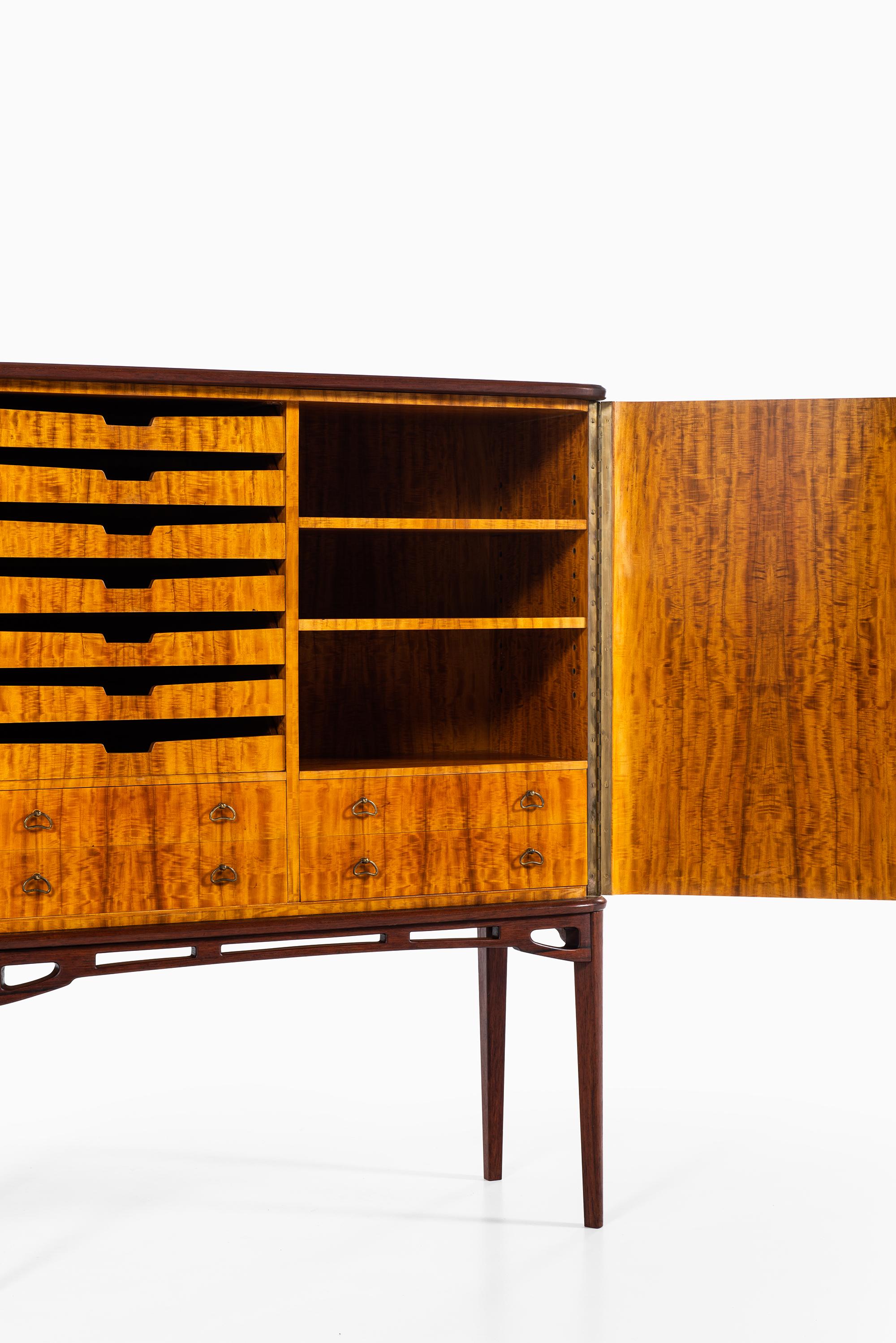 Unique Cabinet in Rosewood and Burlwood Produced in Sweden For Sale 2