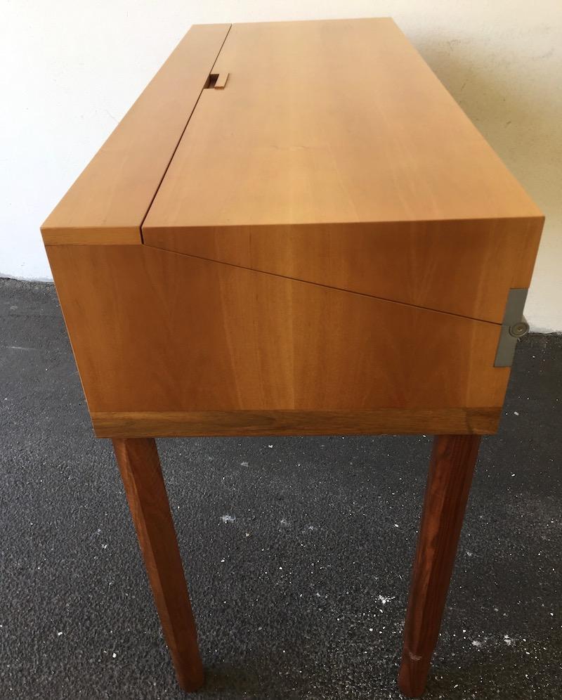 Wood early elios desk by antonio citterio