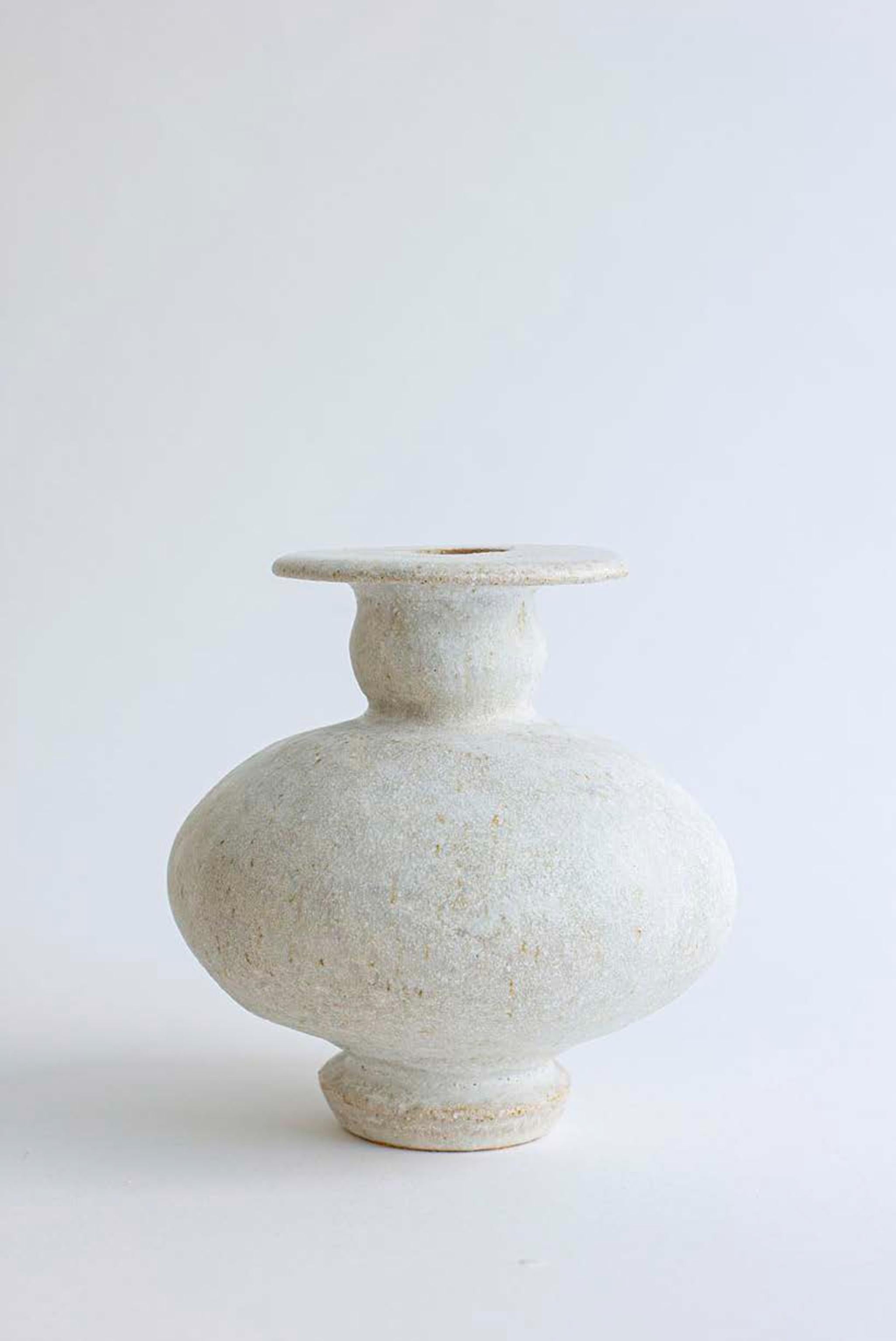 Unique Cálpide Blanco, hueso vase by Raquel Vidal and Pedro Paz
Dimensions: Ø 16 x 16 cm
Materials: Hand-sculpted glazed stoneware.

The Arq series emerged from our own past production. Drawing its inspiration from the field of archaeology, it