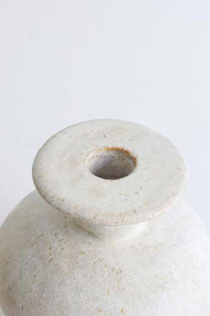 Post-Modern Unique Cálpide Blanco, Hueso Vase by Raquel Vidal and Pedro Paz For Sale