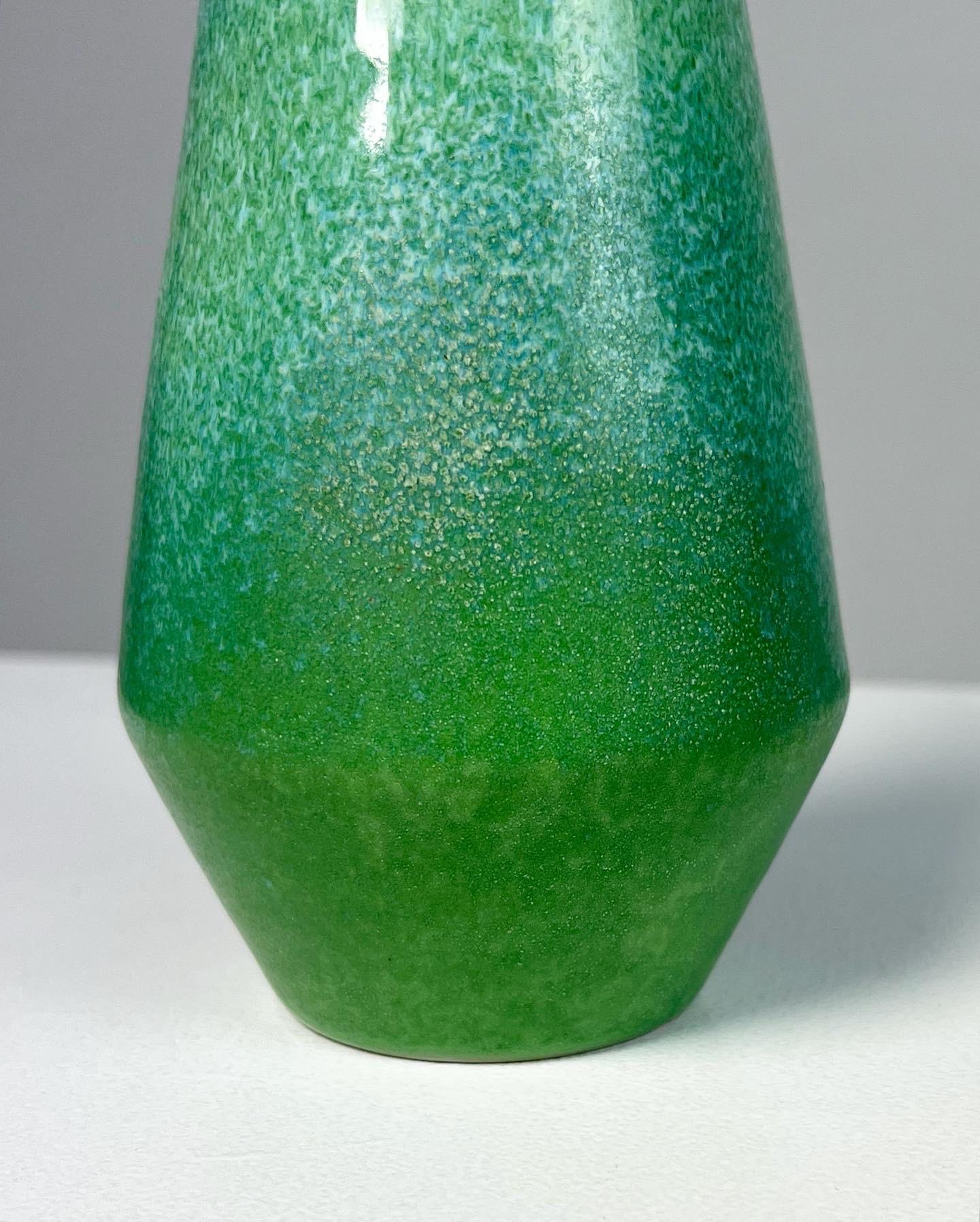 Milieu du XXe siècle Vase unique Carl Harry Stalhane Stoneware Rörstrand Sweden Prototype 1960s en vente