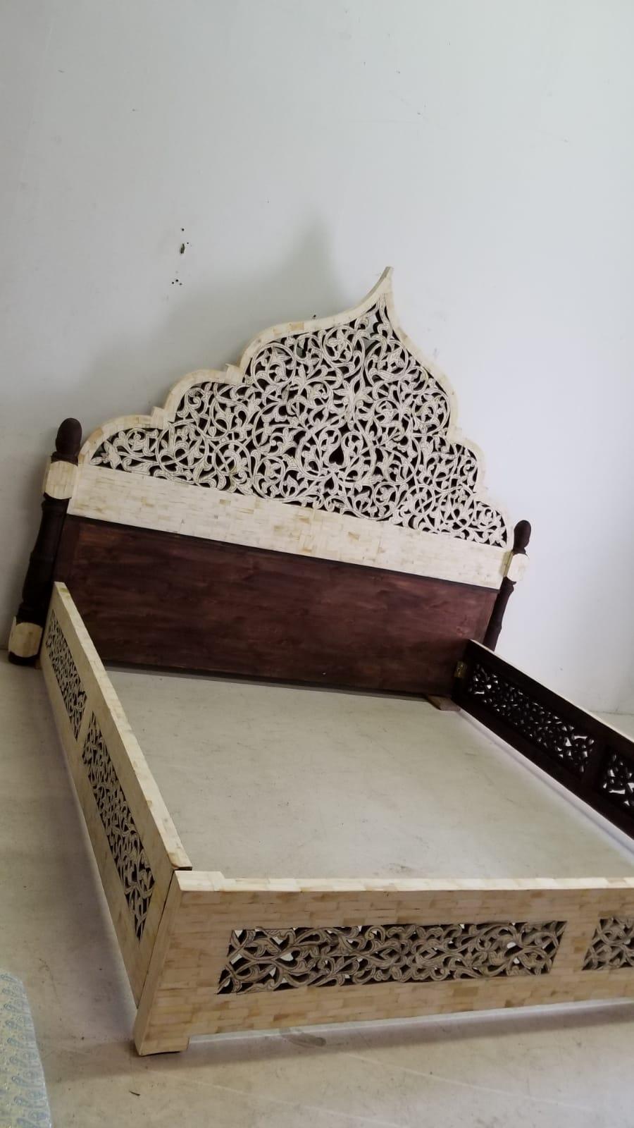 unique king bed