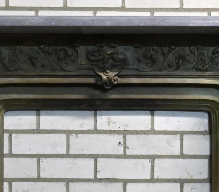Unique Cast iron fireplace mantel 19th Century In Fair Condition In Udenhout, NL