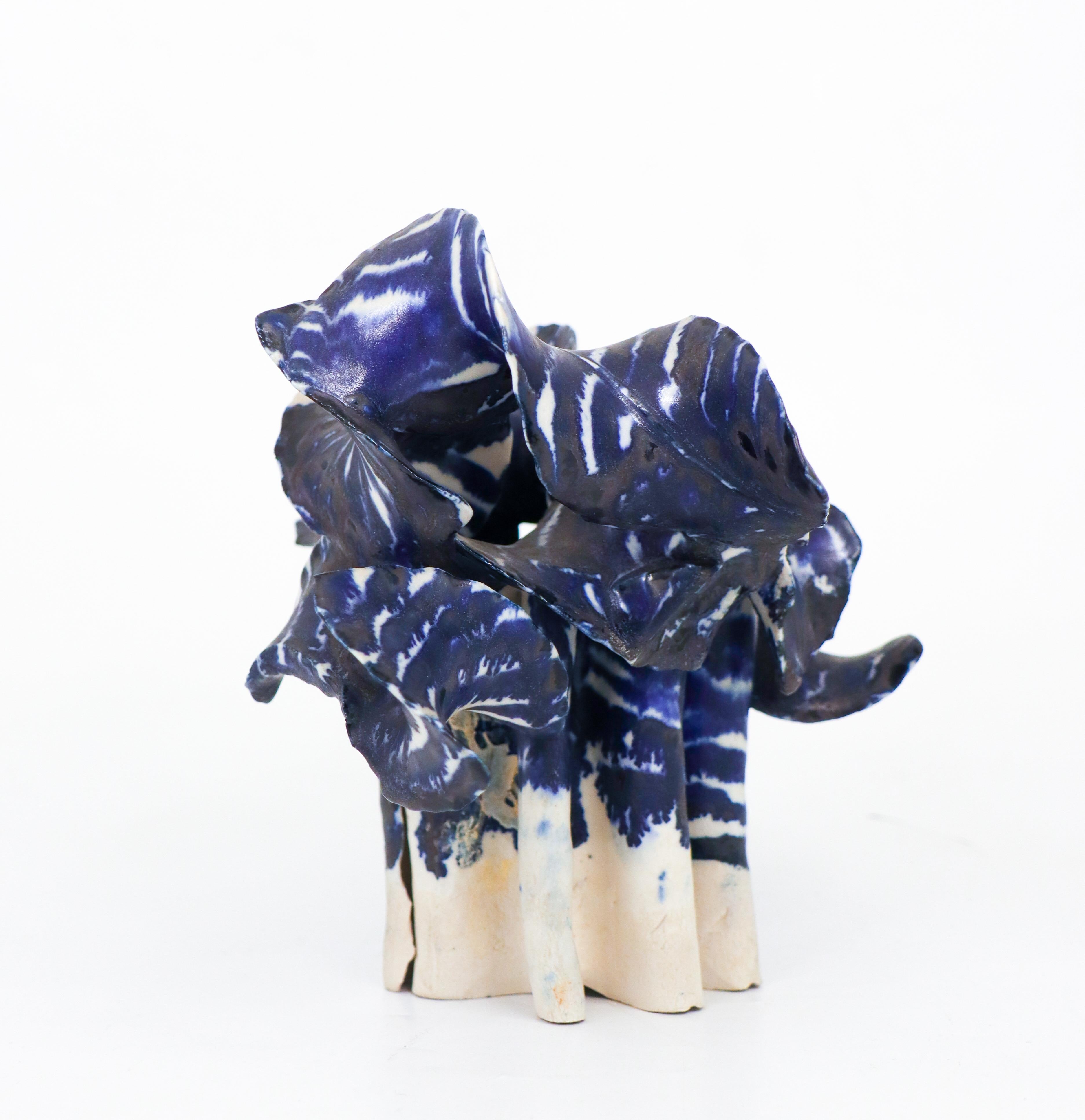 Einzigartige Keramik –  Abstrakte blaue Skulptur von Britt-Ingrid Persson Schweden (Skandinavische Moderne) im Angebot