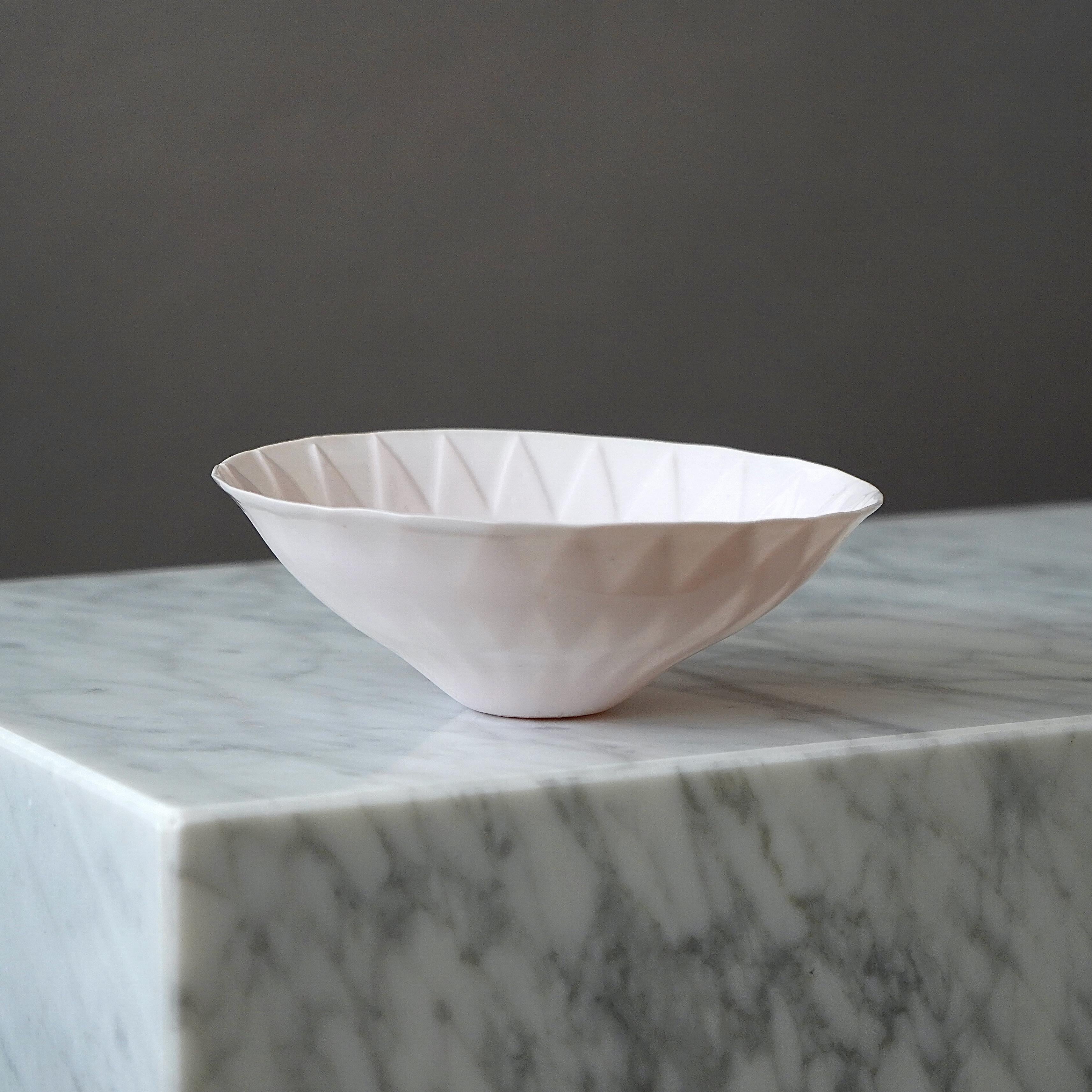 Unique Ceramic Bowl by Aune Siimes. Arabia, Finland, 1950s. In Good Condition In Malmö, SE