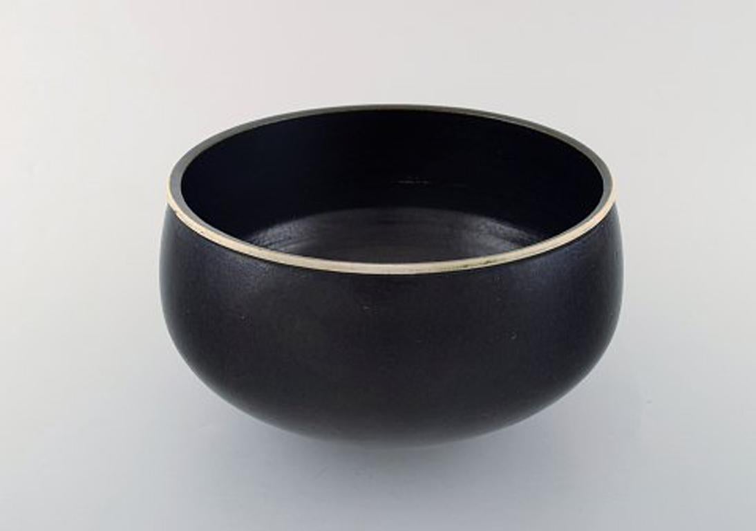 Unique ceramic bowl by Birthe Sahl, Halvrimmen, Denmark. Black glaze. Late 20th century
Her work is characterized by a 