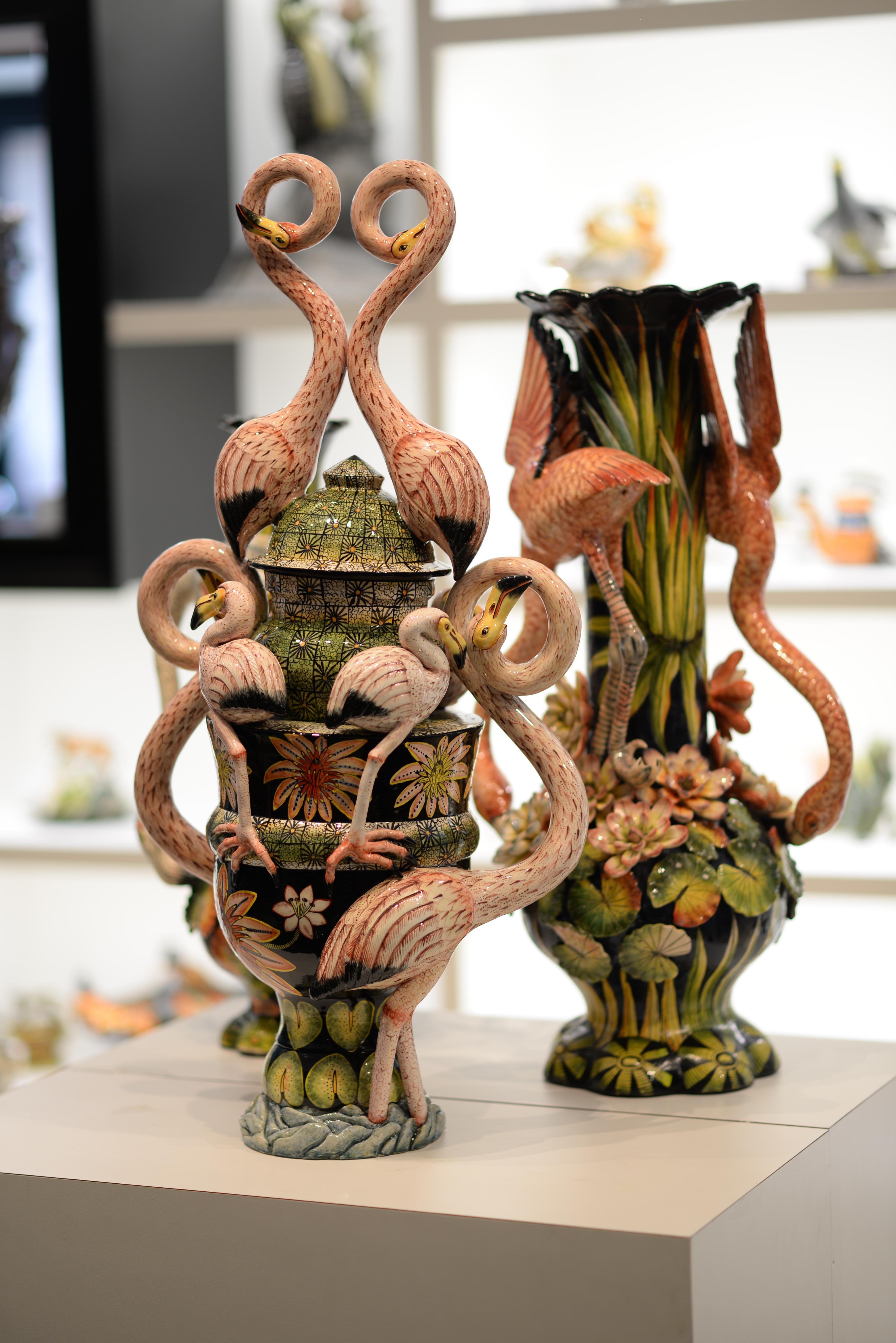Eine einzigartige Flamingo-Vase aus Keramik, hergestellt in Südafrika (21. Jahrhundert und zeitgenössisch)