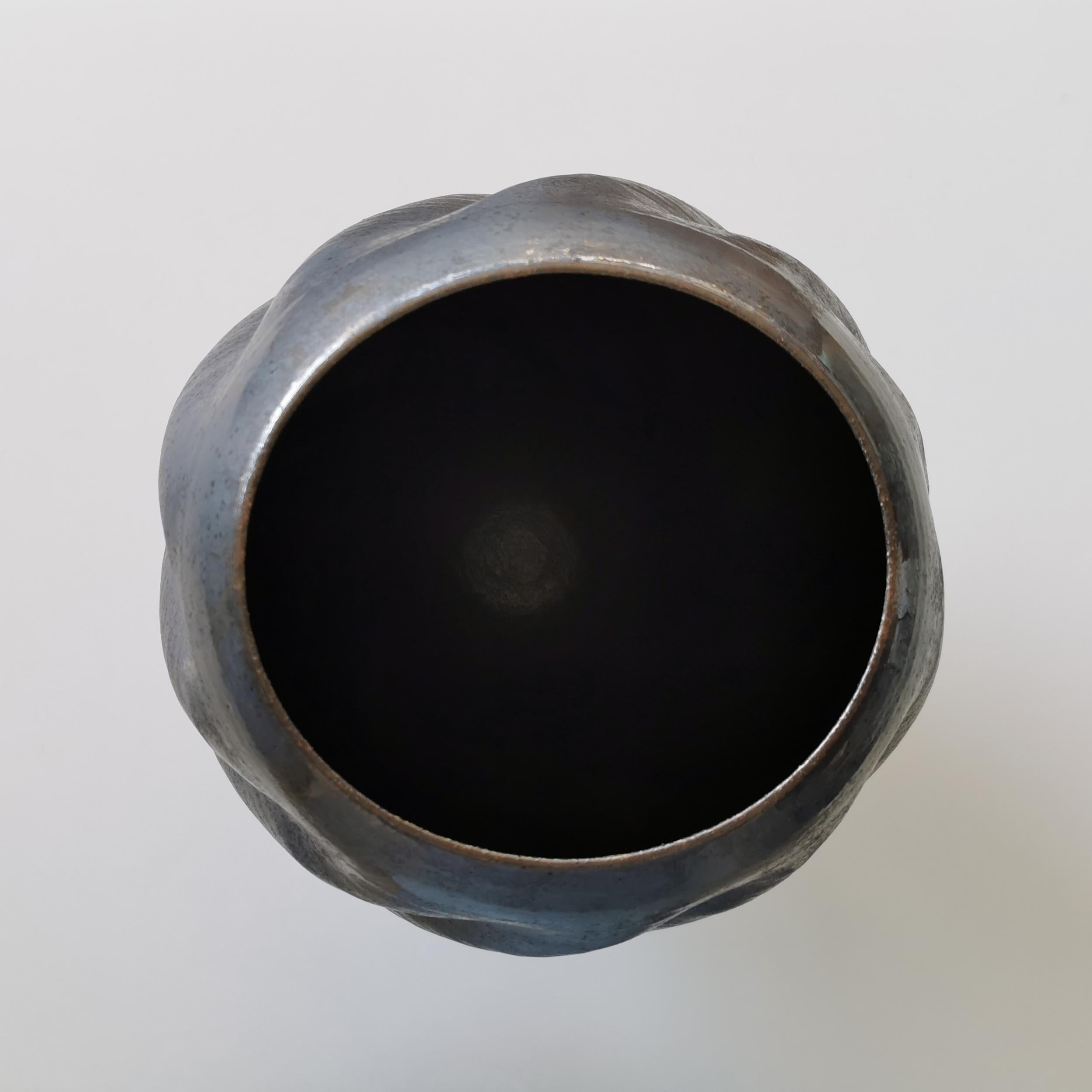 Unique Ceramic Sculpture Vessel N.55, Black Wave Form, Objet d'Art For Sale 1