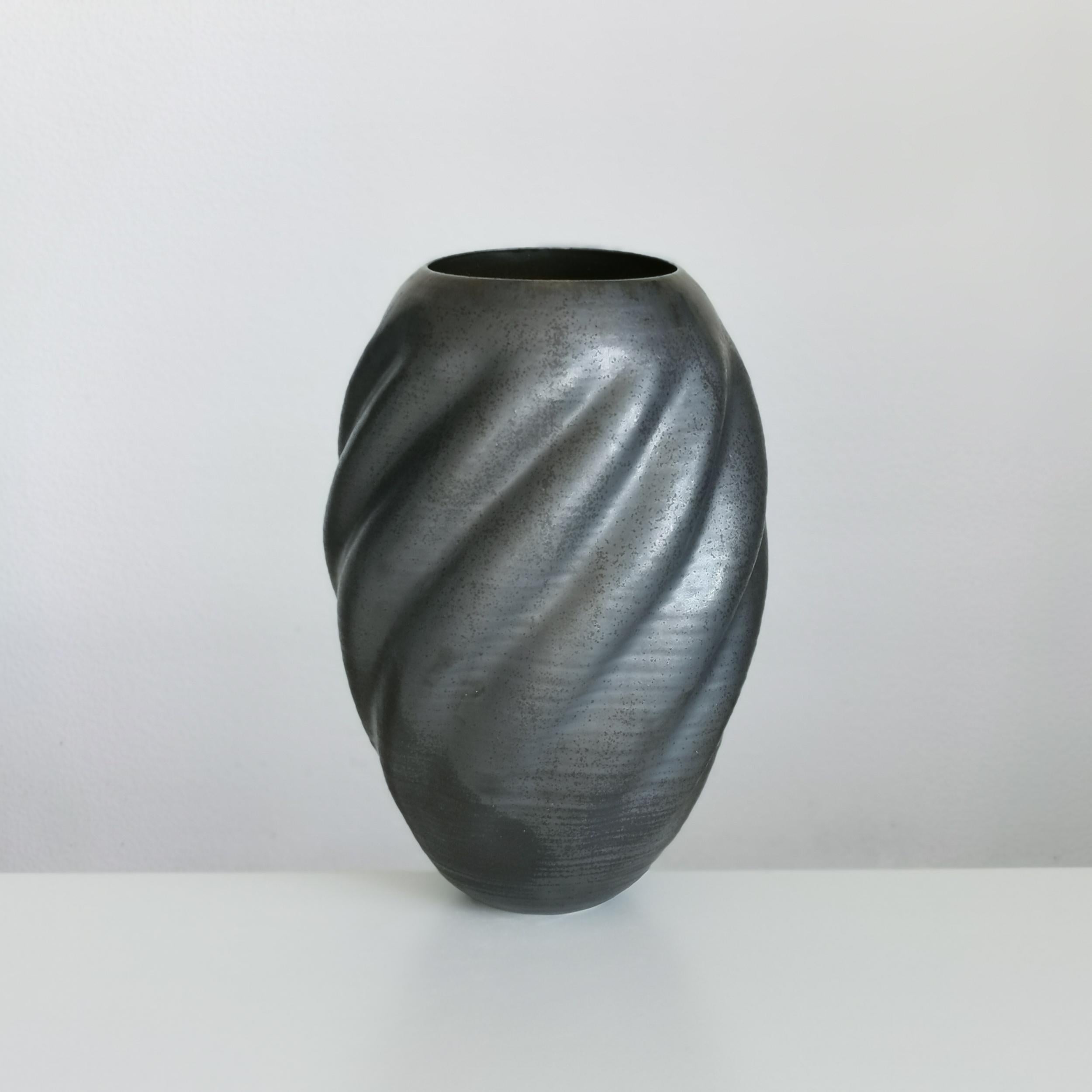 Unique Ceramic Sculpture Vessel N.55, Black Wave Form, Objet d'Art In New Condition For Sale In London, GB
