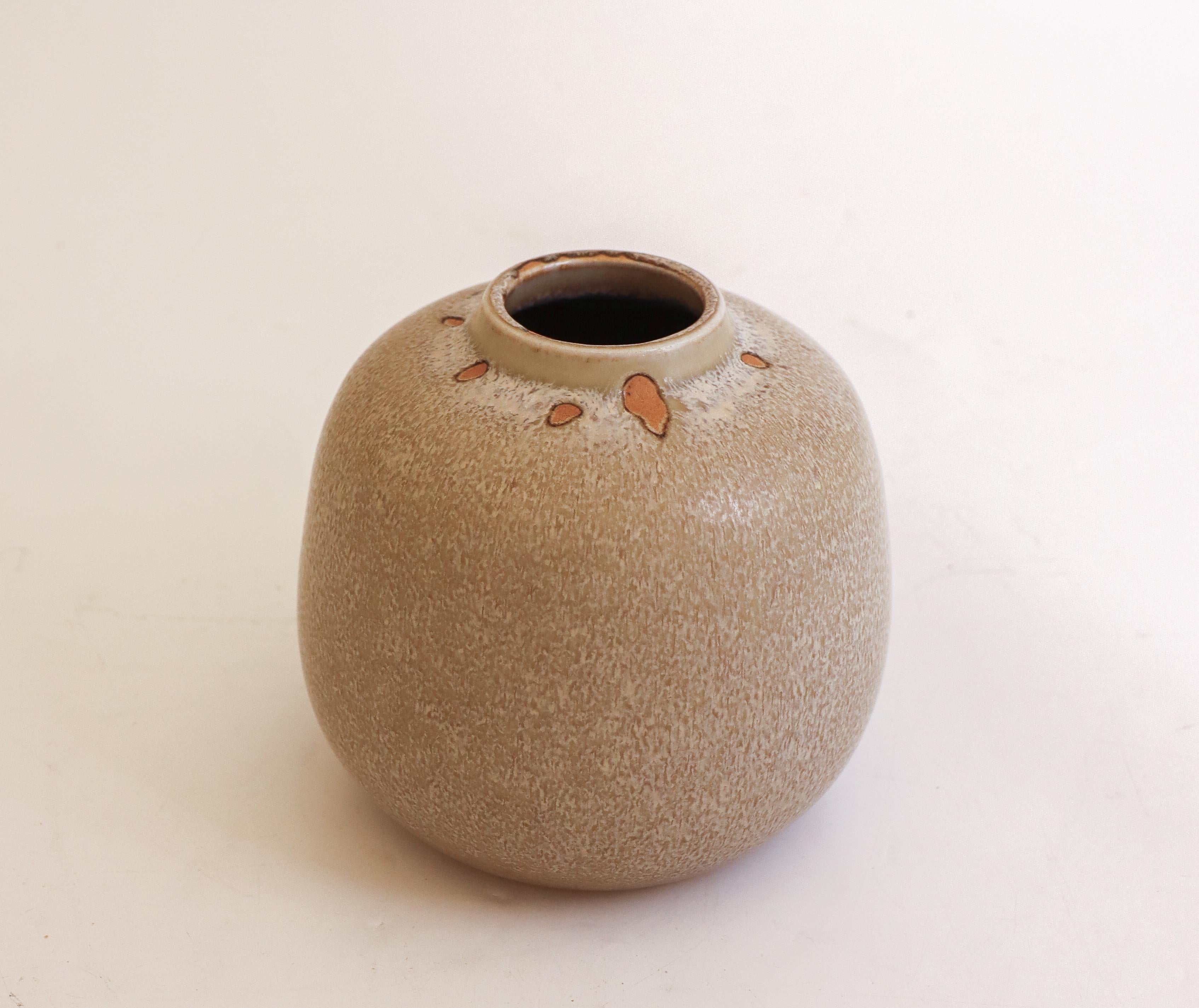 Scandinavo moderno Vaso unico in ceramica - Carl-Harry Stålhane 1965 - Rörstrand in vendita