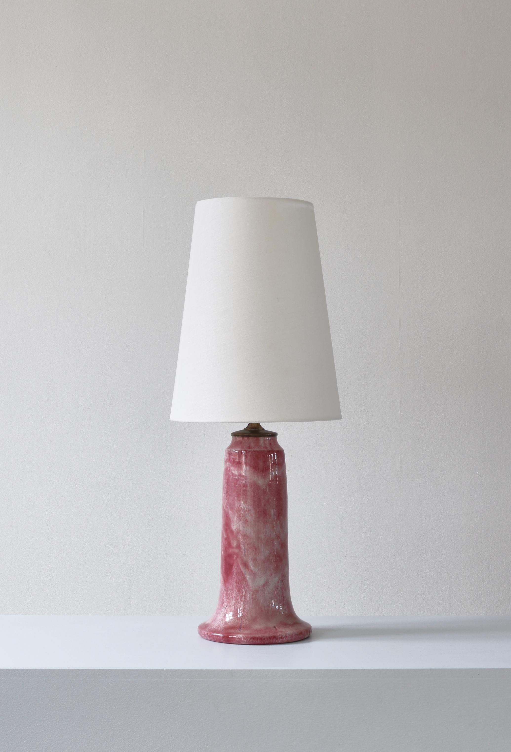 Magnifique lampe de table en céramique unique fabriquée à la main dans l'atelier 