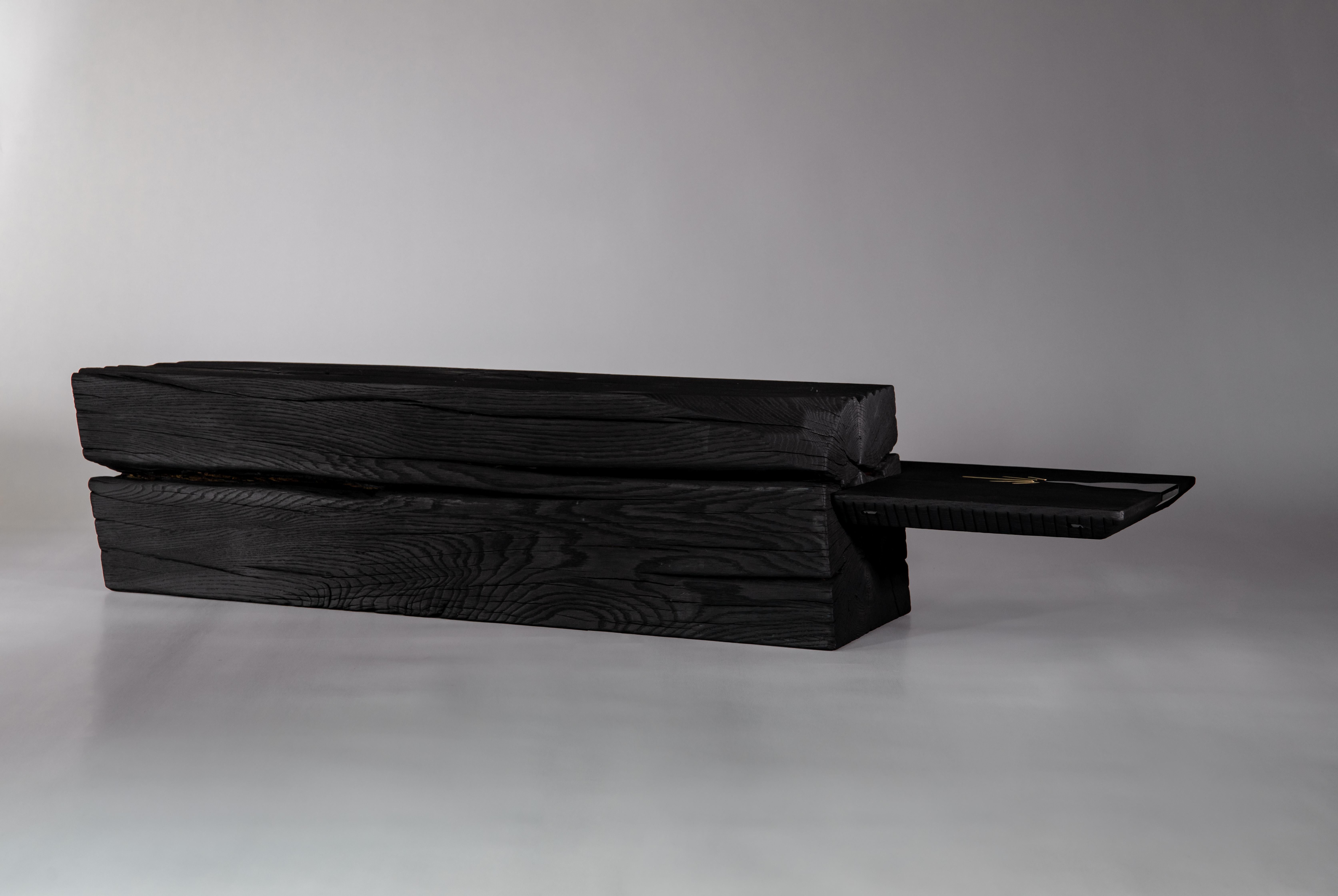 Einzigartiger schwarzer Couchtisch in Holzkohle von Jeremy Descamps (Moderne) im Angebot