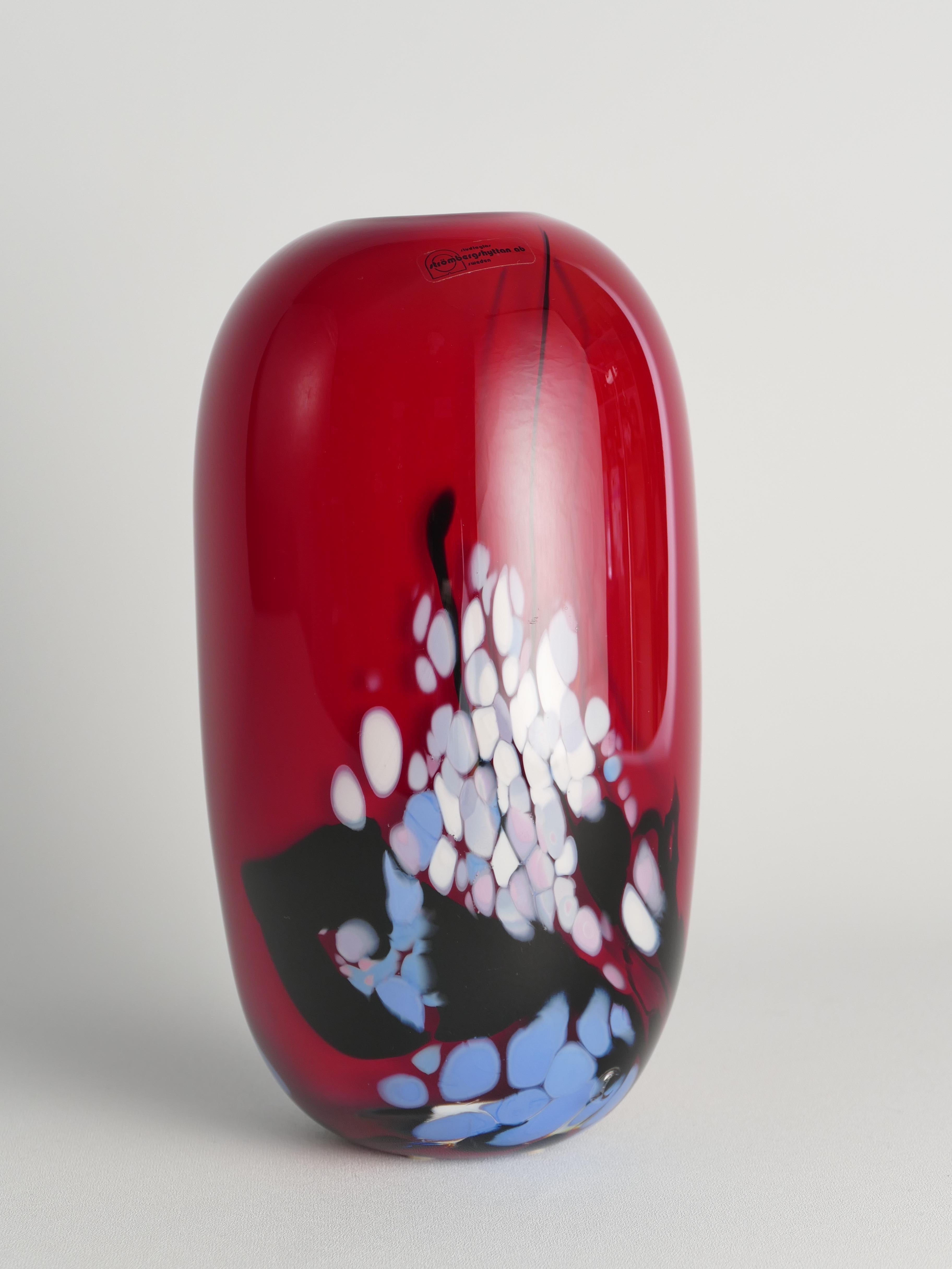 Unique Cherry Red Art Glass Vase by Mikael Axenbrant, Sweden 1990 For Sale 2