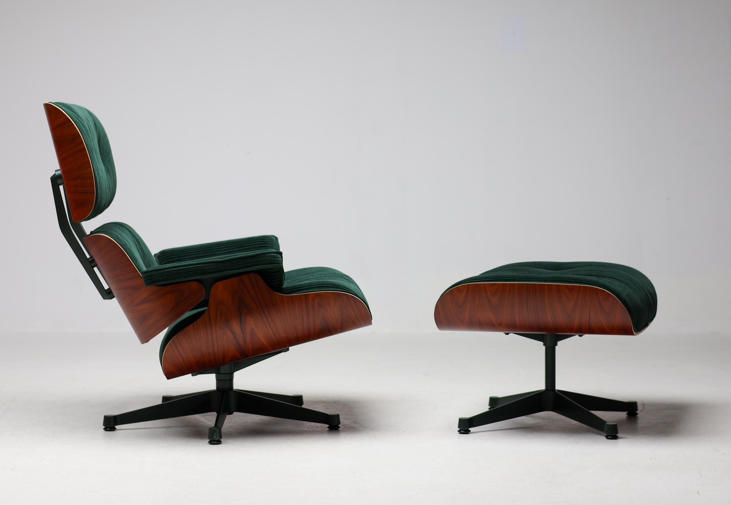 Fauteuil de salon et pouf Charles & Ray Eames édition unique, XL en vente 3