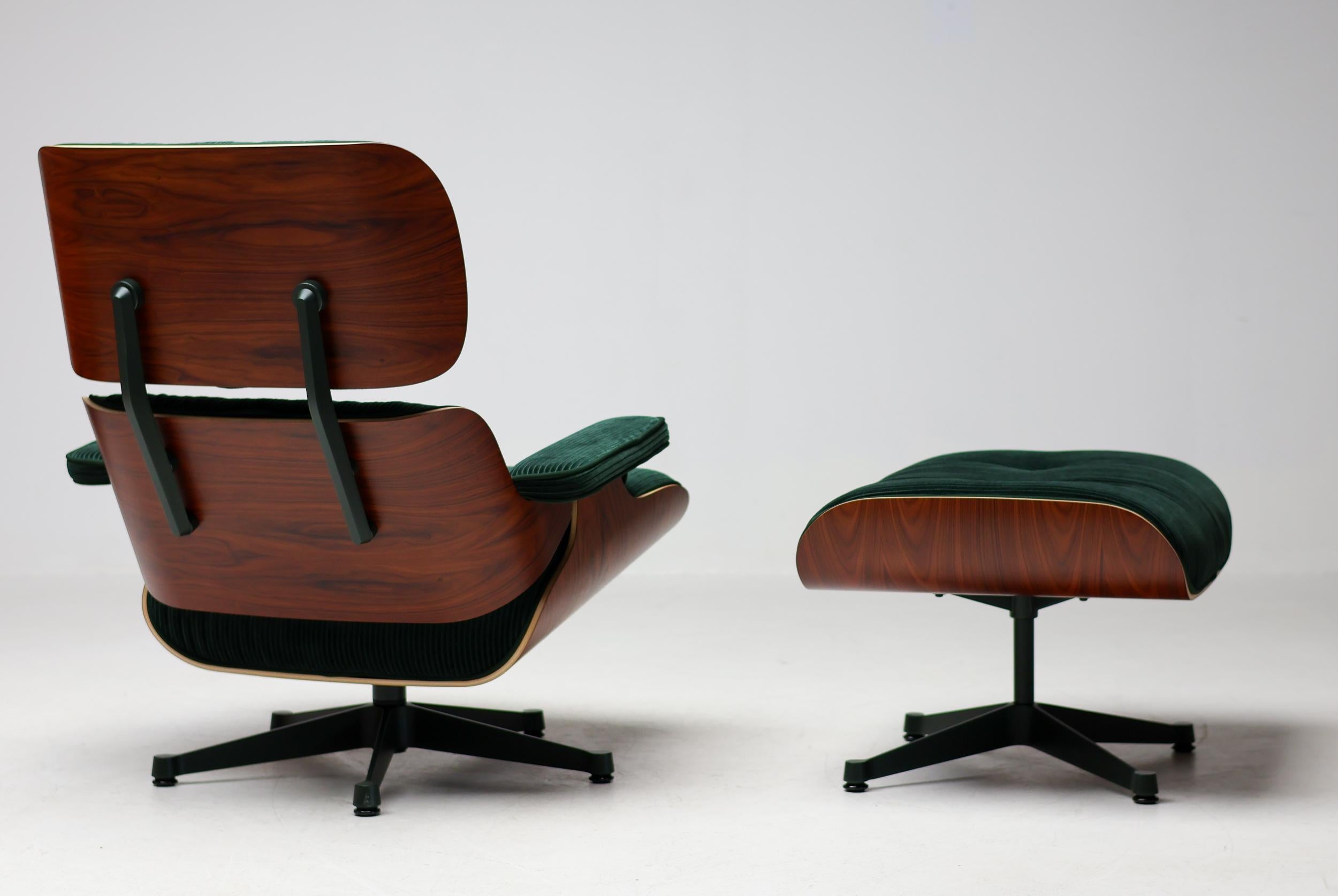 Mid-Century Modern Fauteuil de salon et pouf Charles & Ray Eames édition unique, XL en vente