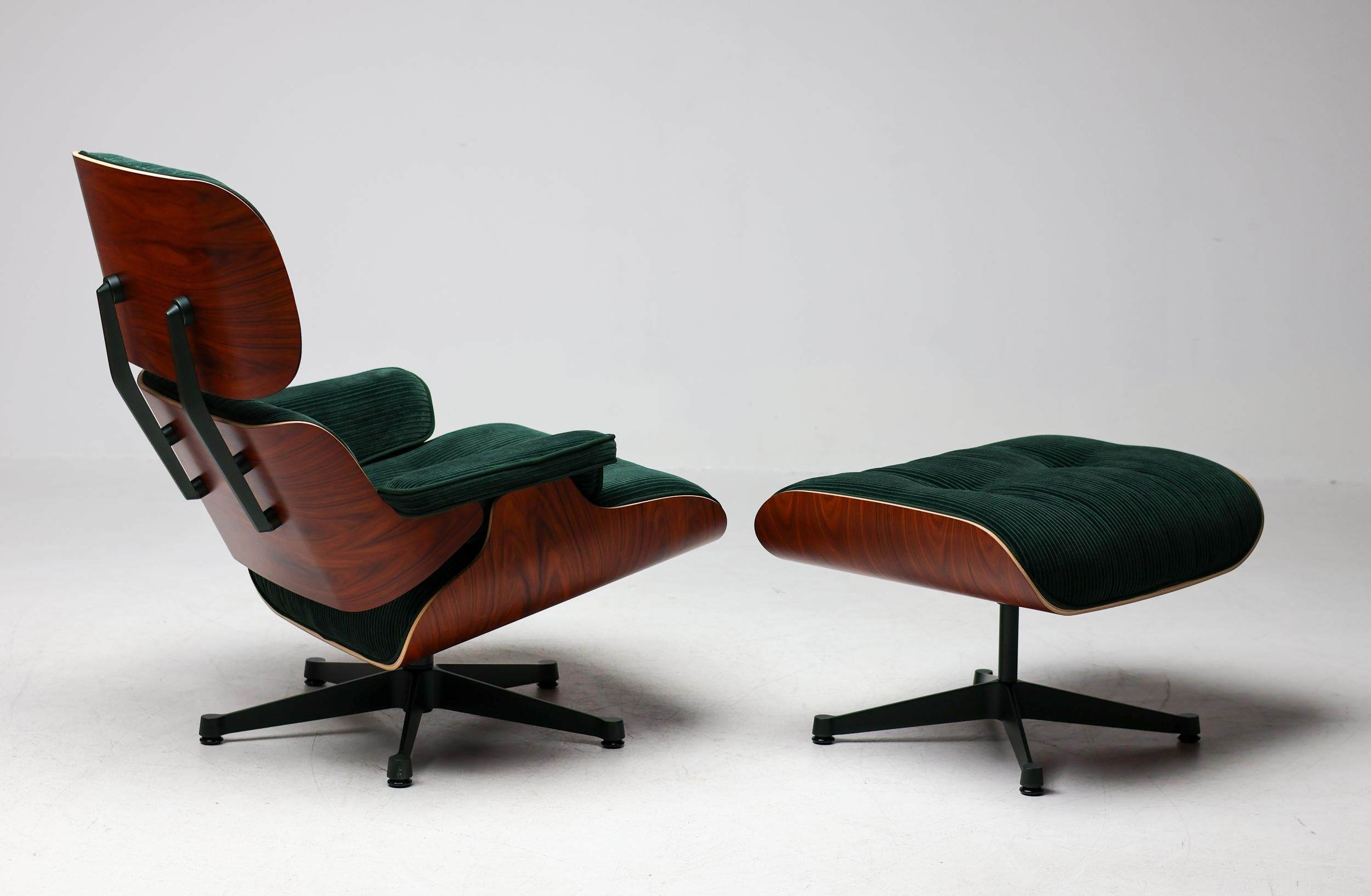 Fauteuil de salon et pouf Charles & Ray Eames édition unique, XL en vente 1