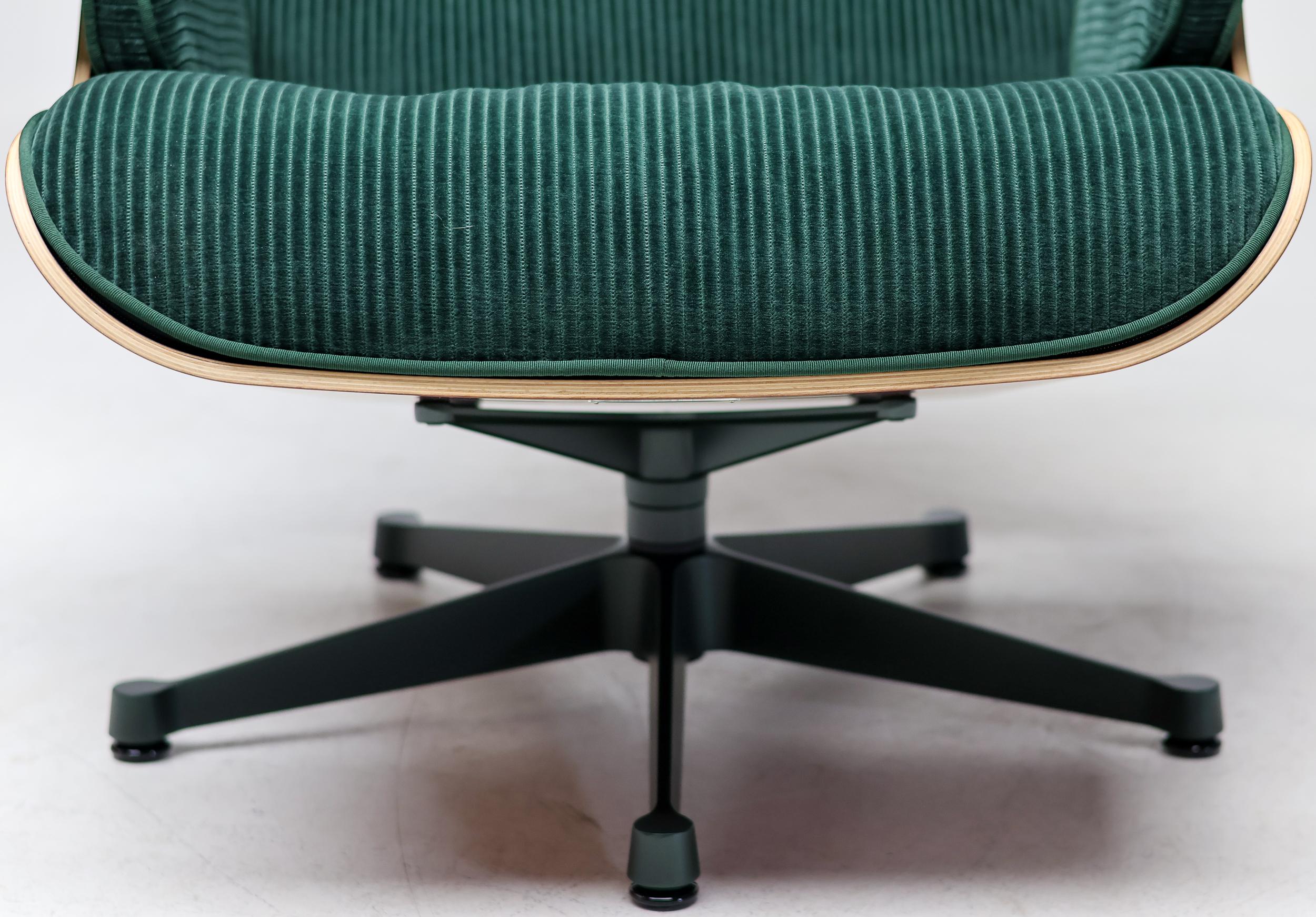 Fauteuil de salon et pouf Charles & Ray Eames édition unique, XL en vente 2