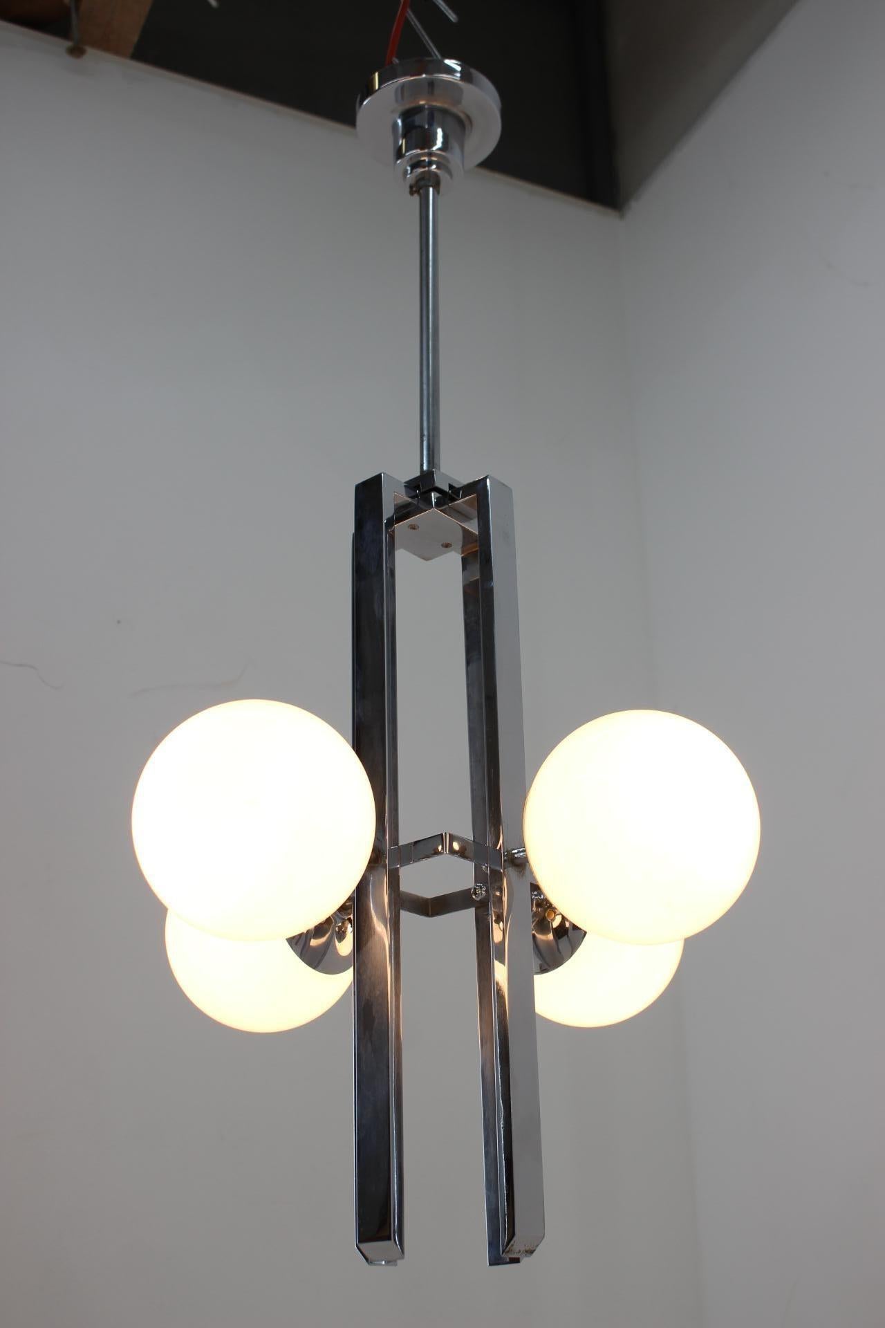 Milieu du XXe siècle Lustre/Lampe à suspension Bauhaus en chrome unique, années 1930 en vente