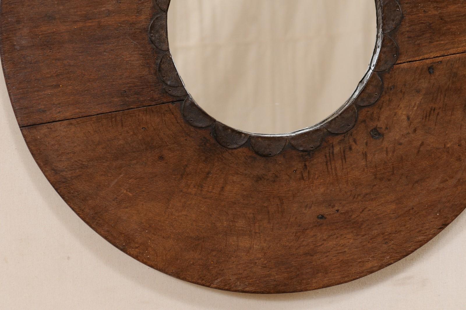 Africain Miroir de forme circulaire unique provenant d'un ancien outil de cuisine africain en bois en vente