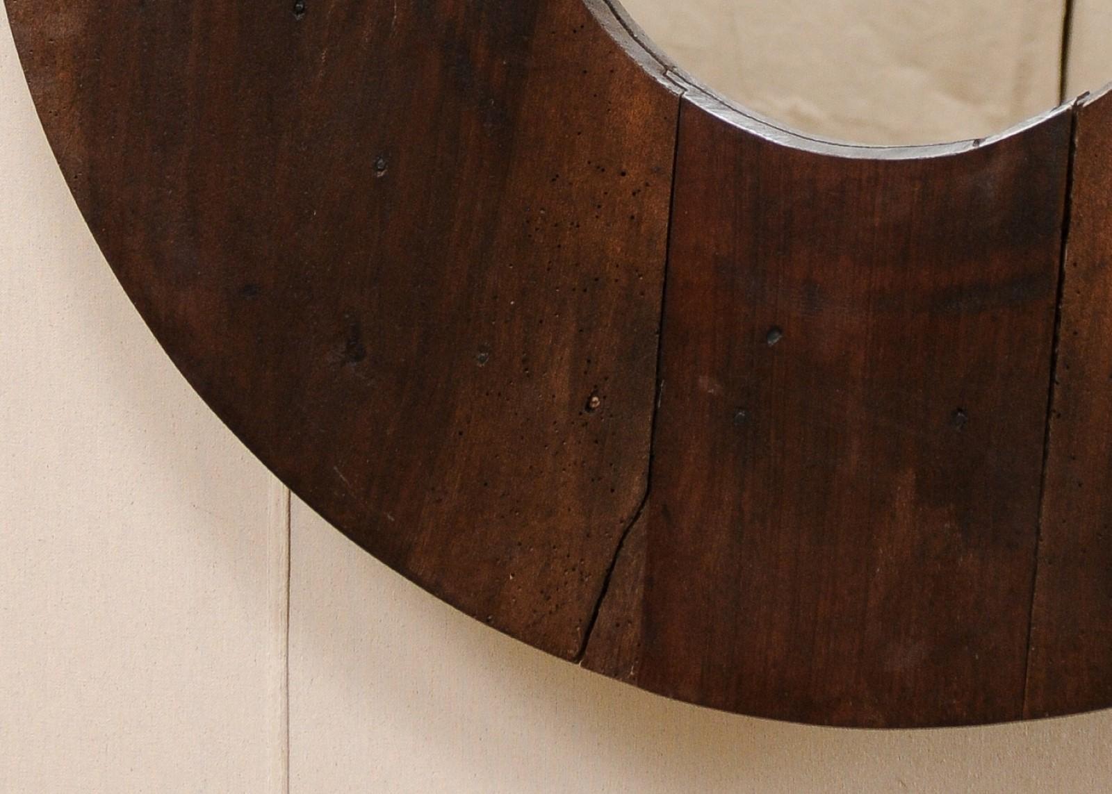 Africain Miroir circulaire unique de forme circulaire avec superbe profil latéral et projection du mur en vente