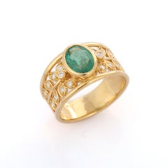Unique Classic Wedding Emerald Diamond Filigree Ring in 18 Karat Yellow Gold