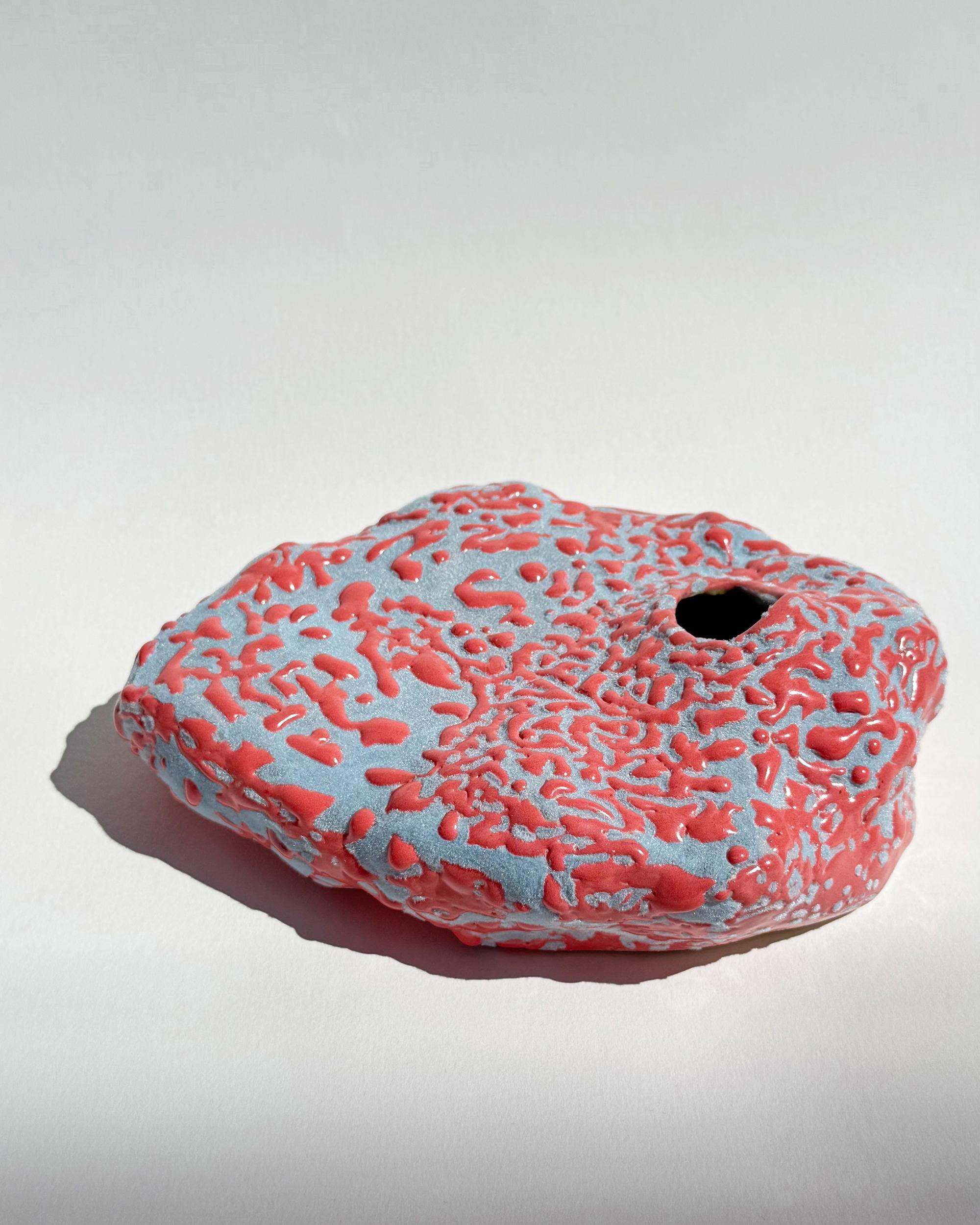 Bol en terre cuite émaillée de Justyna Bugajczyk
Dimensions : 19 x 13 x 4,5 cm : D 19 x L 13 x H 4,5 cm.
MATERIAL : Argile, glaçure, fibre de soie.

Fabriqué et expédié des États-Unis.

Justyna Bugajczyk est une artiste basée à Los Angeles. Né en