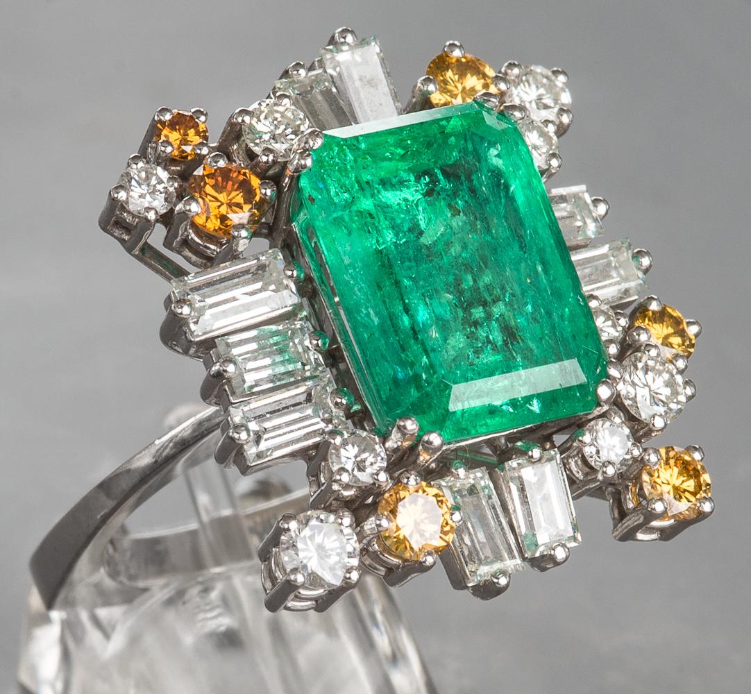 Unique Cocktail Ring 8 Carat Colombian Emerald and 24 Diamonds in 18k Gold 1970s 1