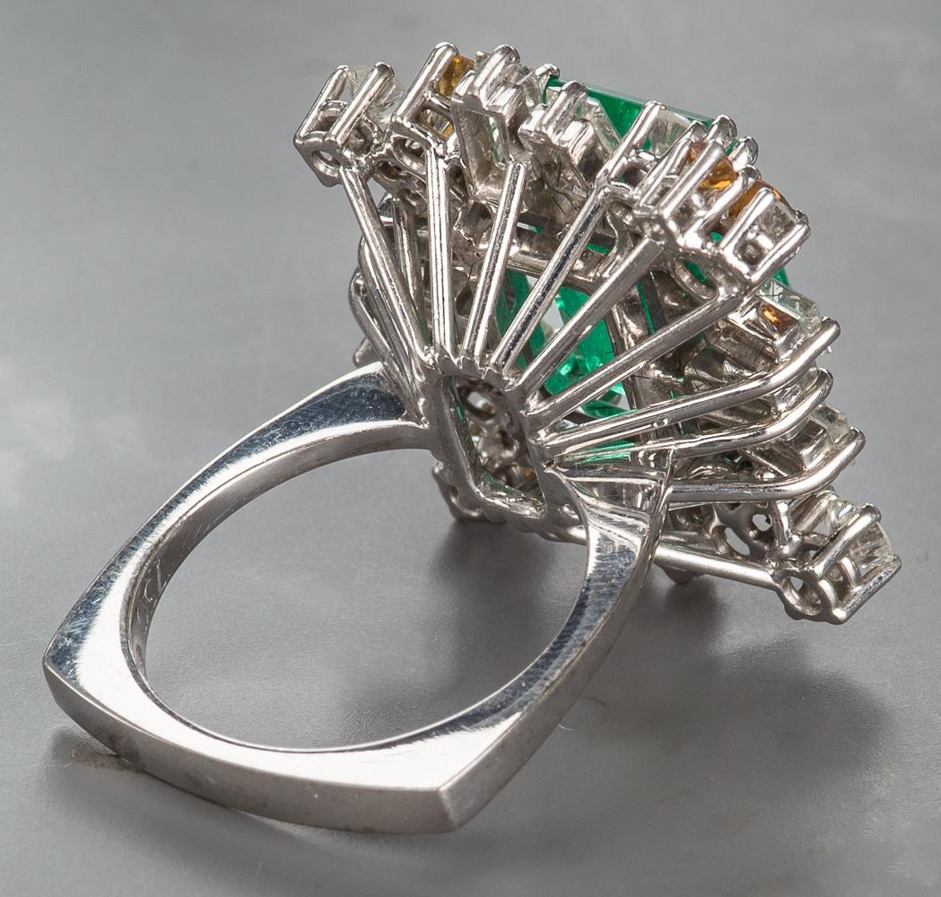 Unique Cocktail Ring 8 Carat Colombian Emerald and 24 Diamonds in 18k Gold 1970s 3