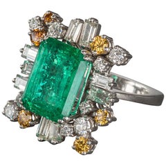 Unique Cocktail Ring 8 Carat Colombian Emerald and 24 Diamonds in 18k Gold 1970s