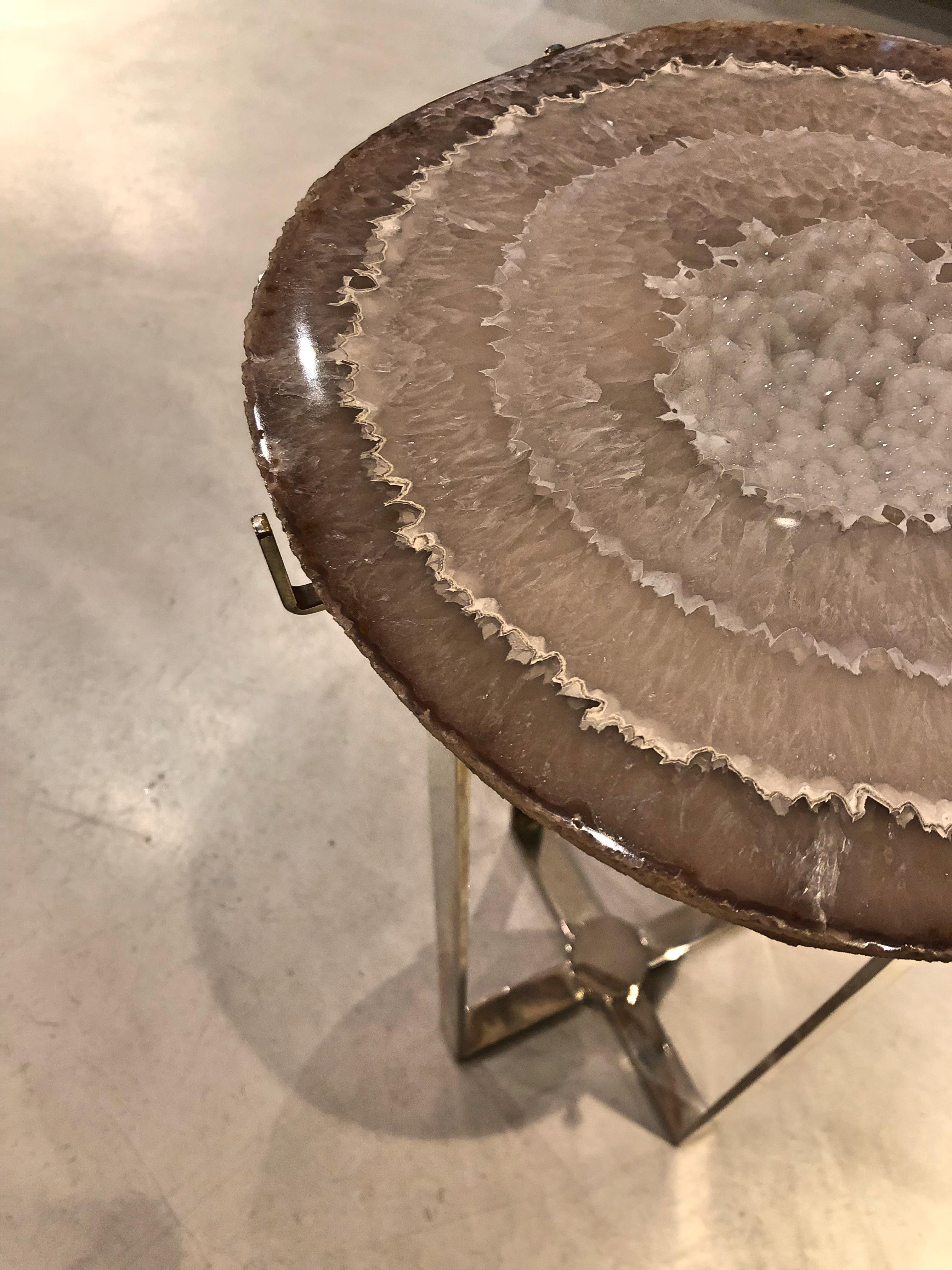 Coffee side table made with natural unique agate stone and brass base nickel-plated.
The natural stone integrates with the different design languages, combining straight and sinuous curves in a sophisticated fluidity.
The different colors of