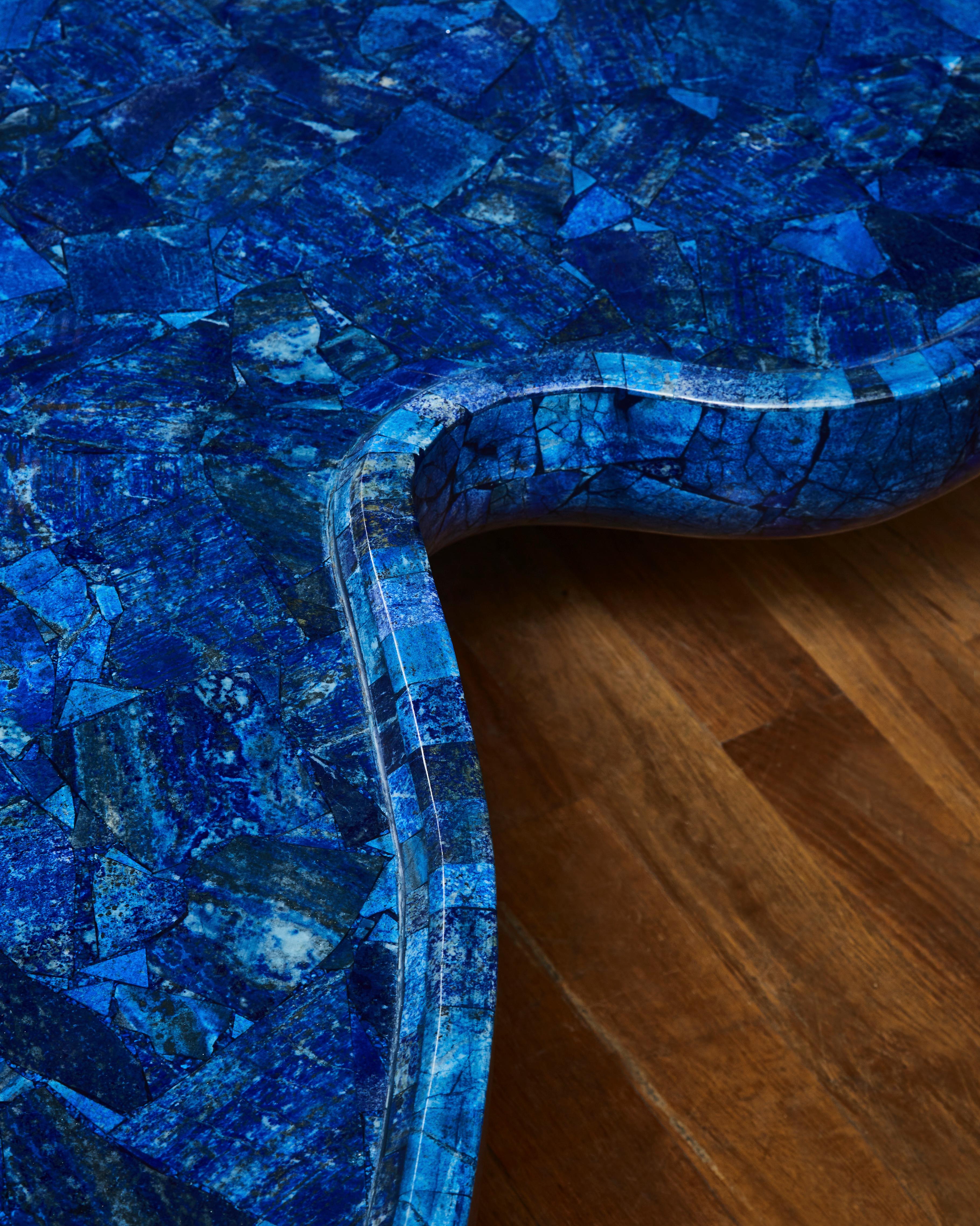 Einzigartiger Couchtisch in Lapis Lazuli von Studio Glustin (Moderne) im Angebot