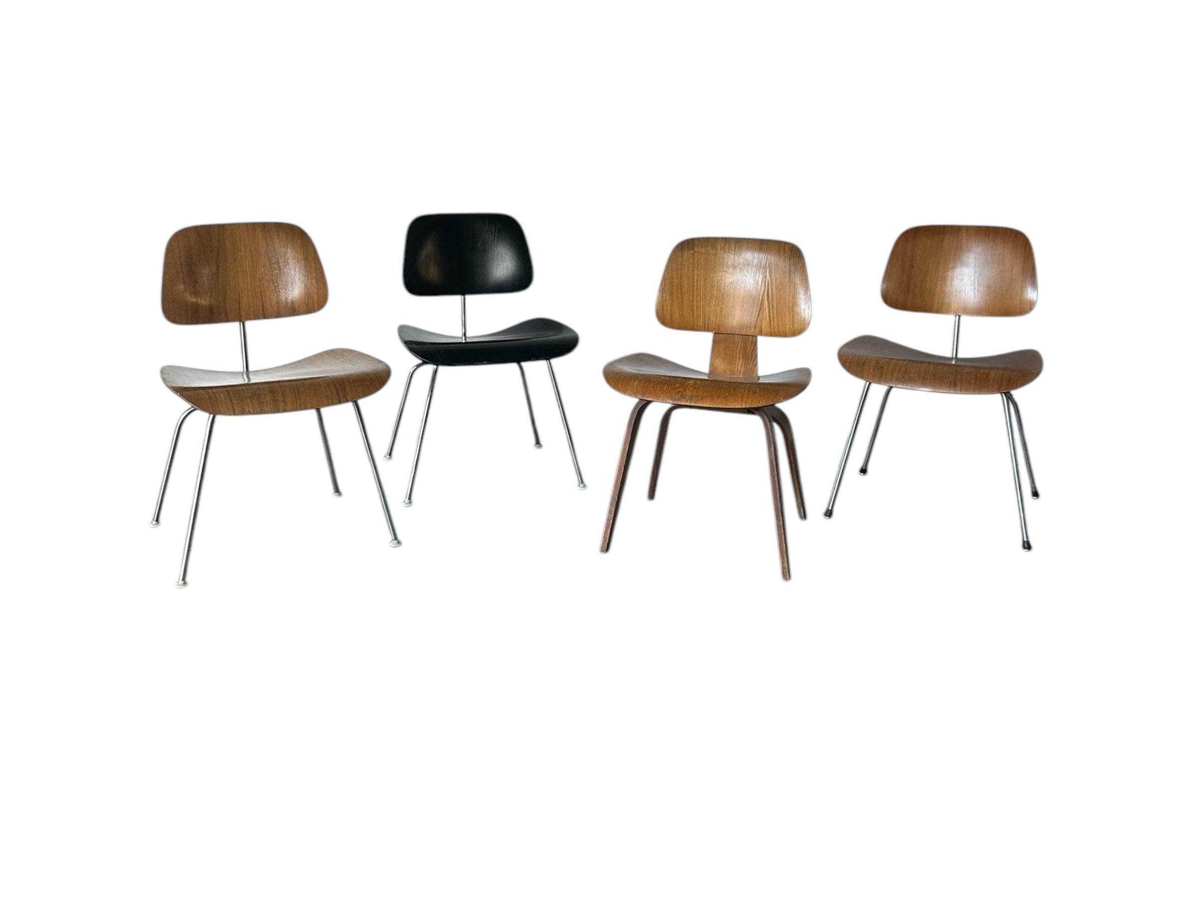 Americano Set di sedie da pranzo in legno modellato Eames da collezione unico di Herman Miller in vendita