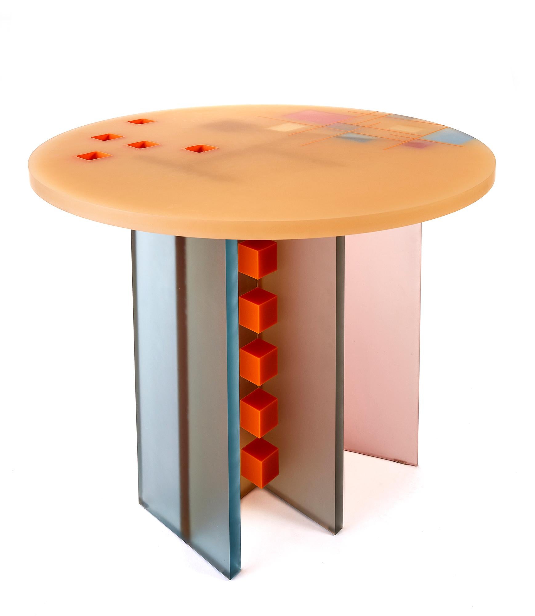 Américain Table californienne colorée unique en résine translucide d'Elyse Graham en vente