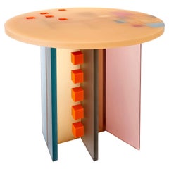Table californienne colorée unique en résine translucide d'Elyse Graham