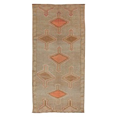 Einzigartiger und farbenfroher türkischer Kars-Läufer mit Stammesmotiven und geometrischen Motiven