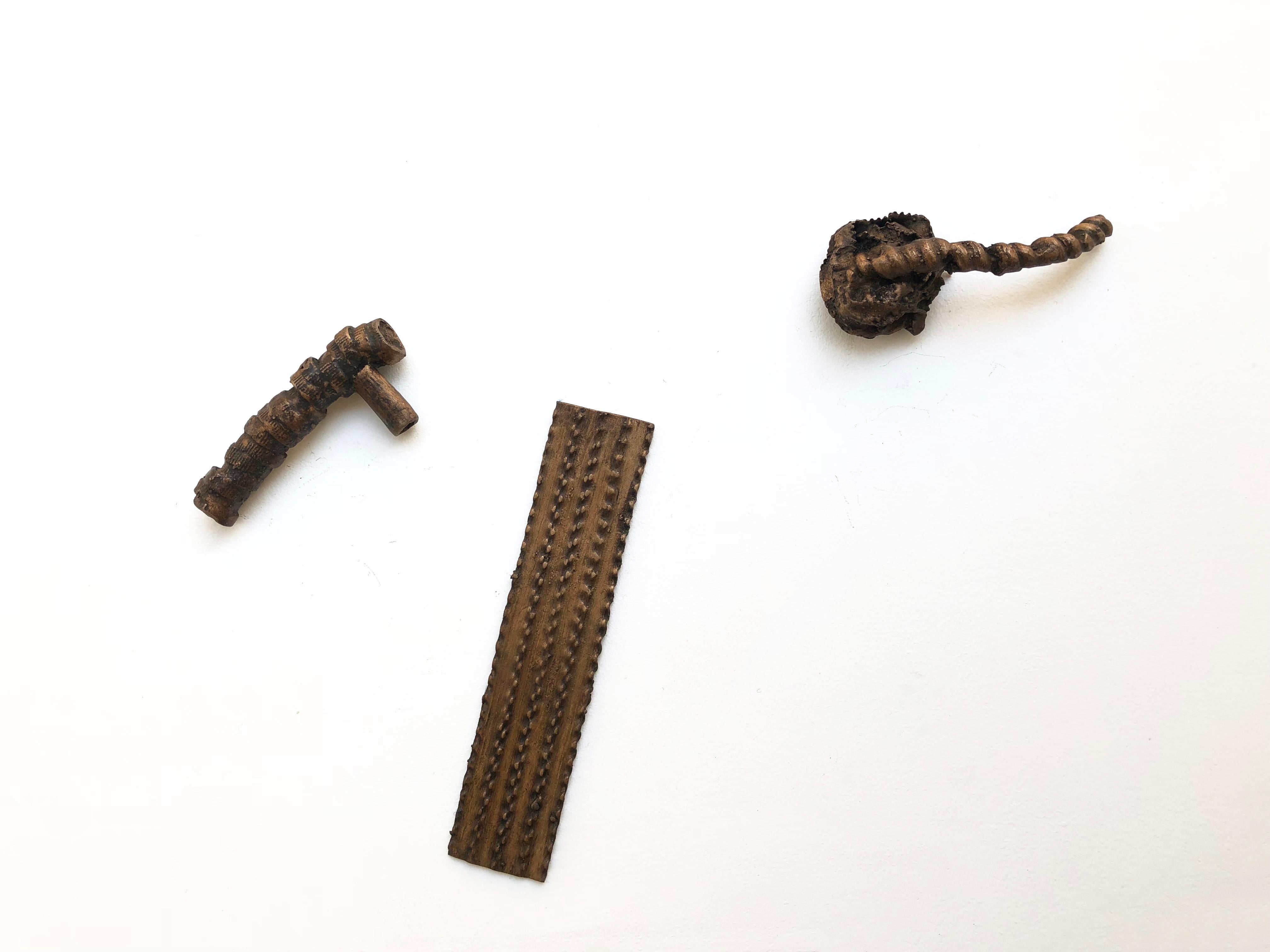 Einzigartiger Contemporary Bronze Makkaroni Türgriff / Briefbeschwerer von Superpoly (Moderne)