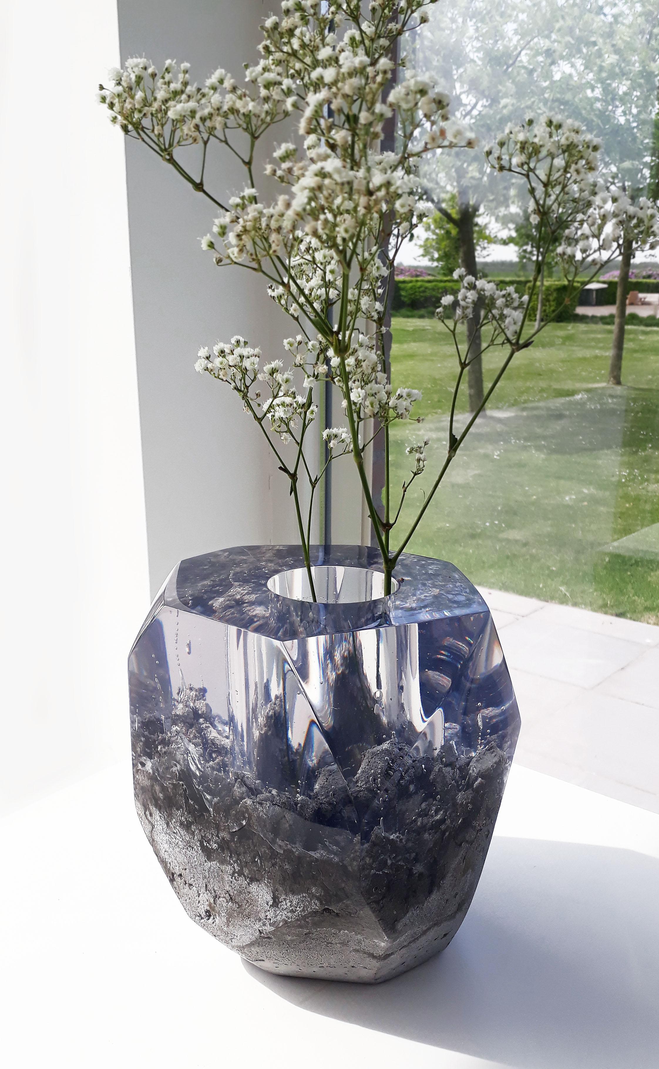 Unique Contemporary 'In Disguise' Vase by Jule Cats, Model 'Rock' im Angebot 1