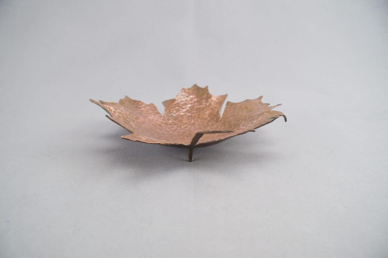 Hammered Unique Copper Hand Beaten Canadian Maple Leaf Bowl, 1950s For Sale