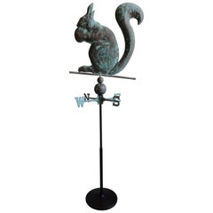Unique girouette en cuivre représentant un écureuil sur une base en fer