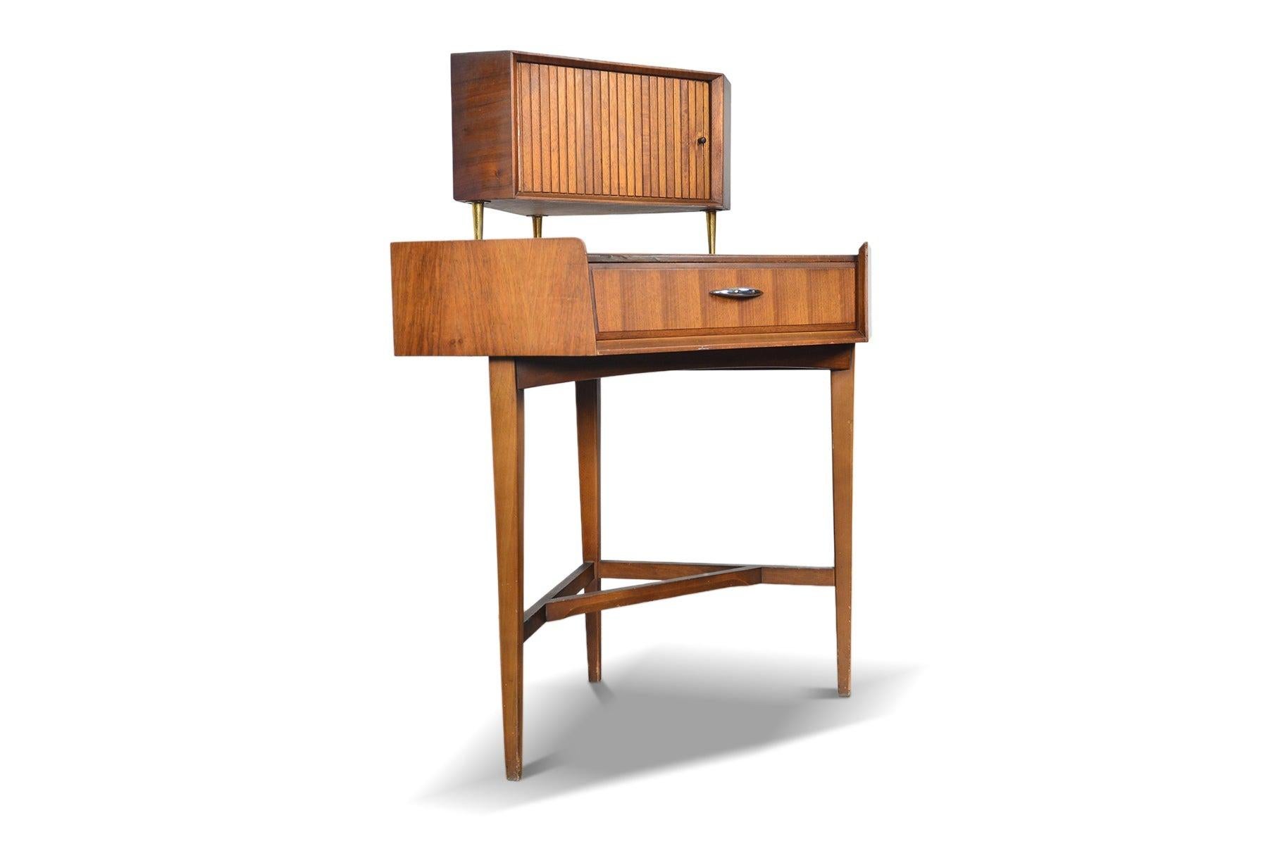 Einzigartiger Eck-Schreibtisch aus Mahagoni von Wrighton 2