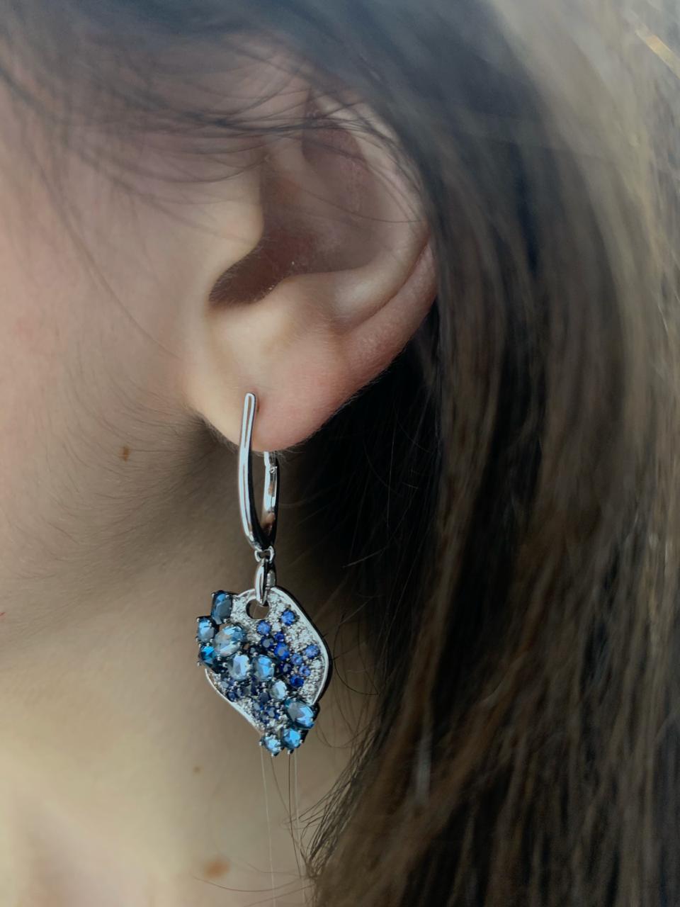 Designer-Ohrringe, einzigartige Kreation, Diamant Blauer Saphir 1 Karat Topas (Antiker Kissenschliff) im Angebot
