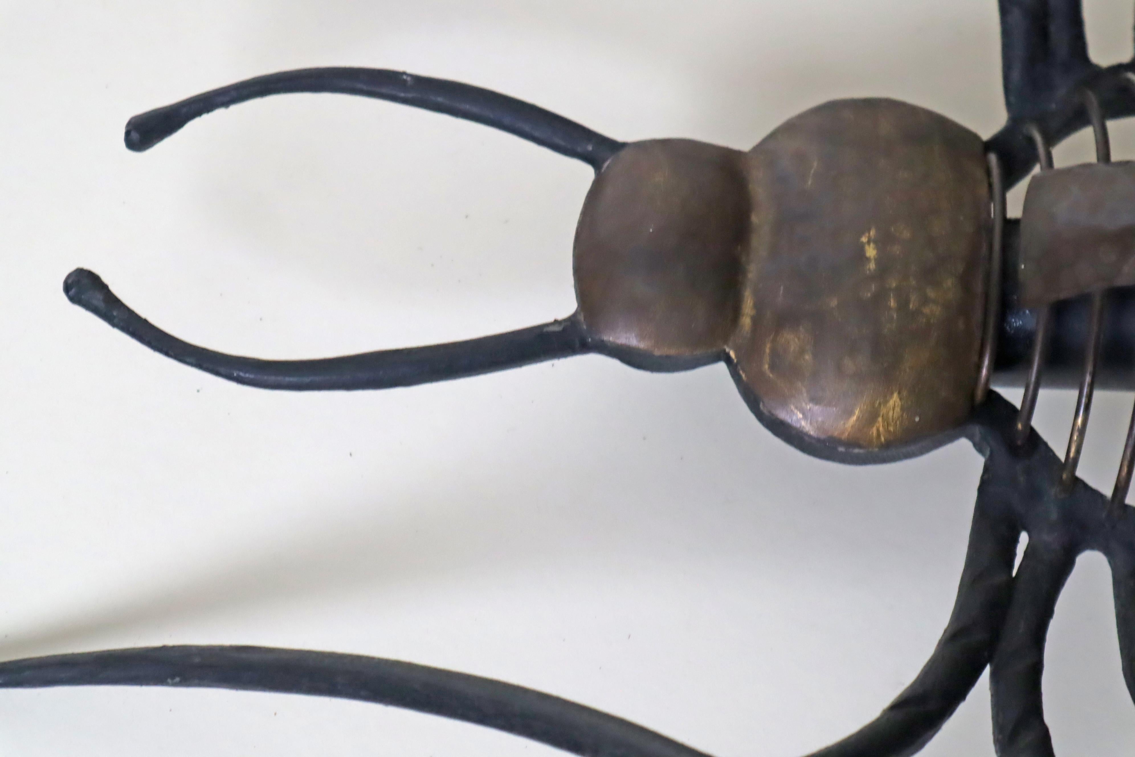 Lampe murale unique en forme de croix araignée, chef-d'œuvre forgé à la main en vente 6