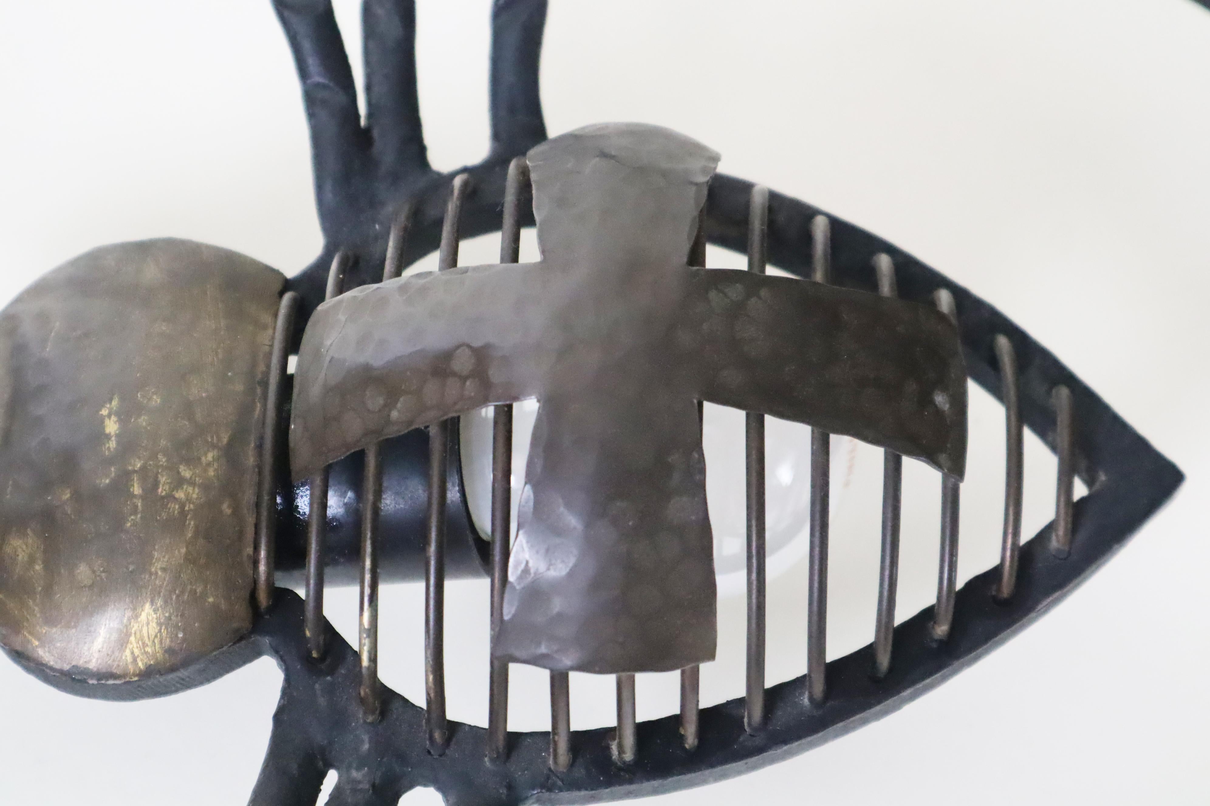Lampe murale unique en forme de croix araignée, chef-d'œuvre forgé à la main en vente 7