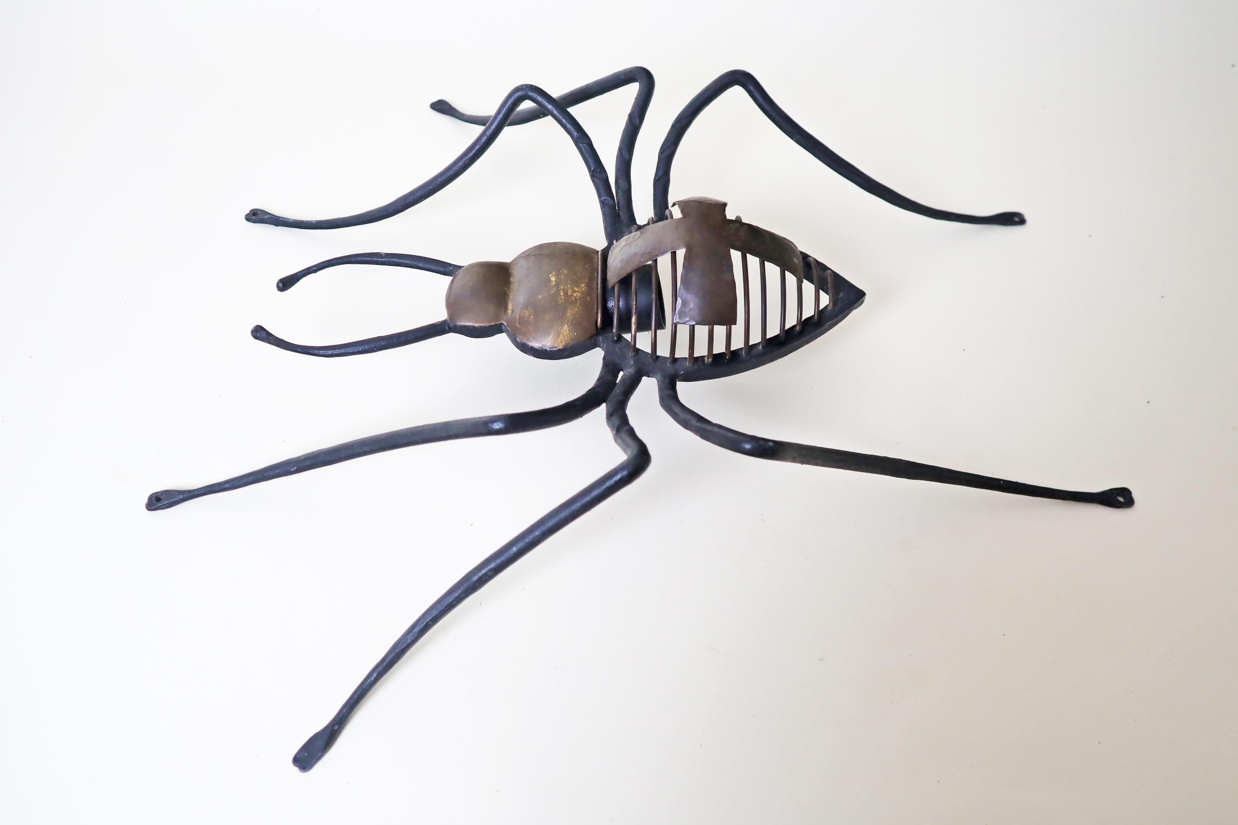 Lampe murale unique en forme de croix araignée, chef-d'œuvre forgé à la main Bon état - En vente à Hannover, DE